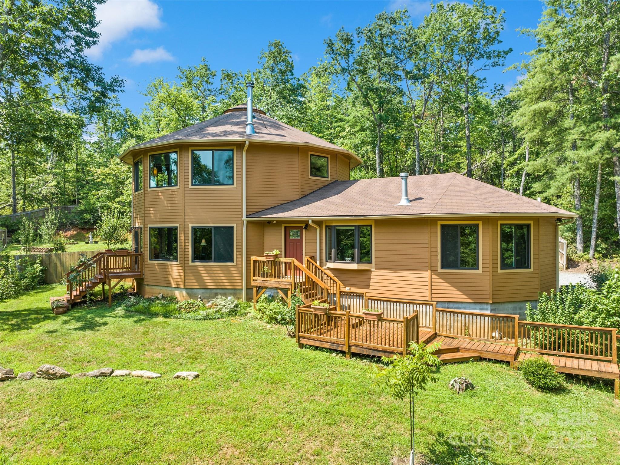 2675 Holbert Cove Road — Saluda