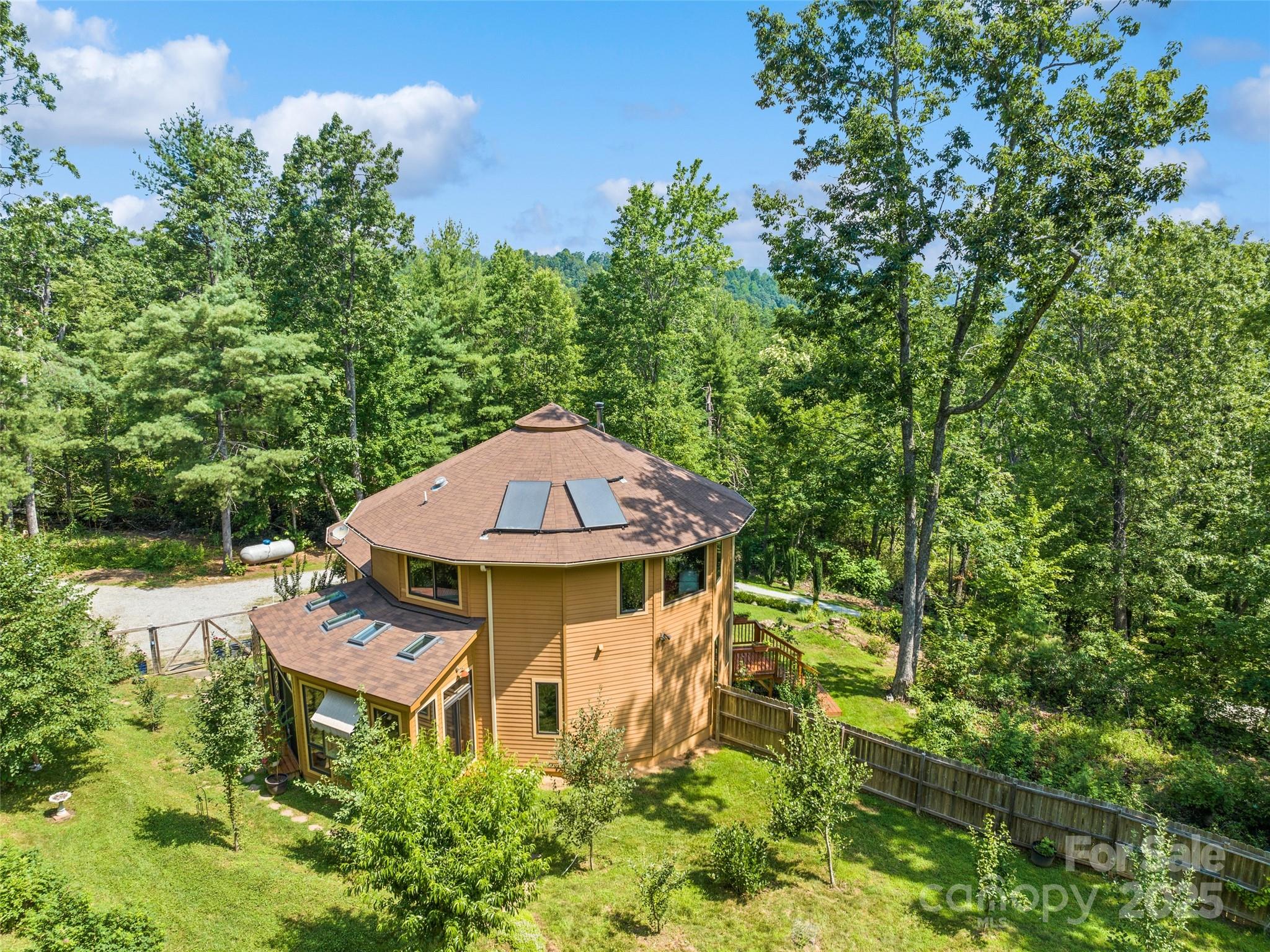 2675 Holbert Cove Road — Saluda