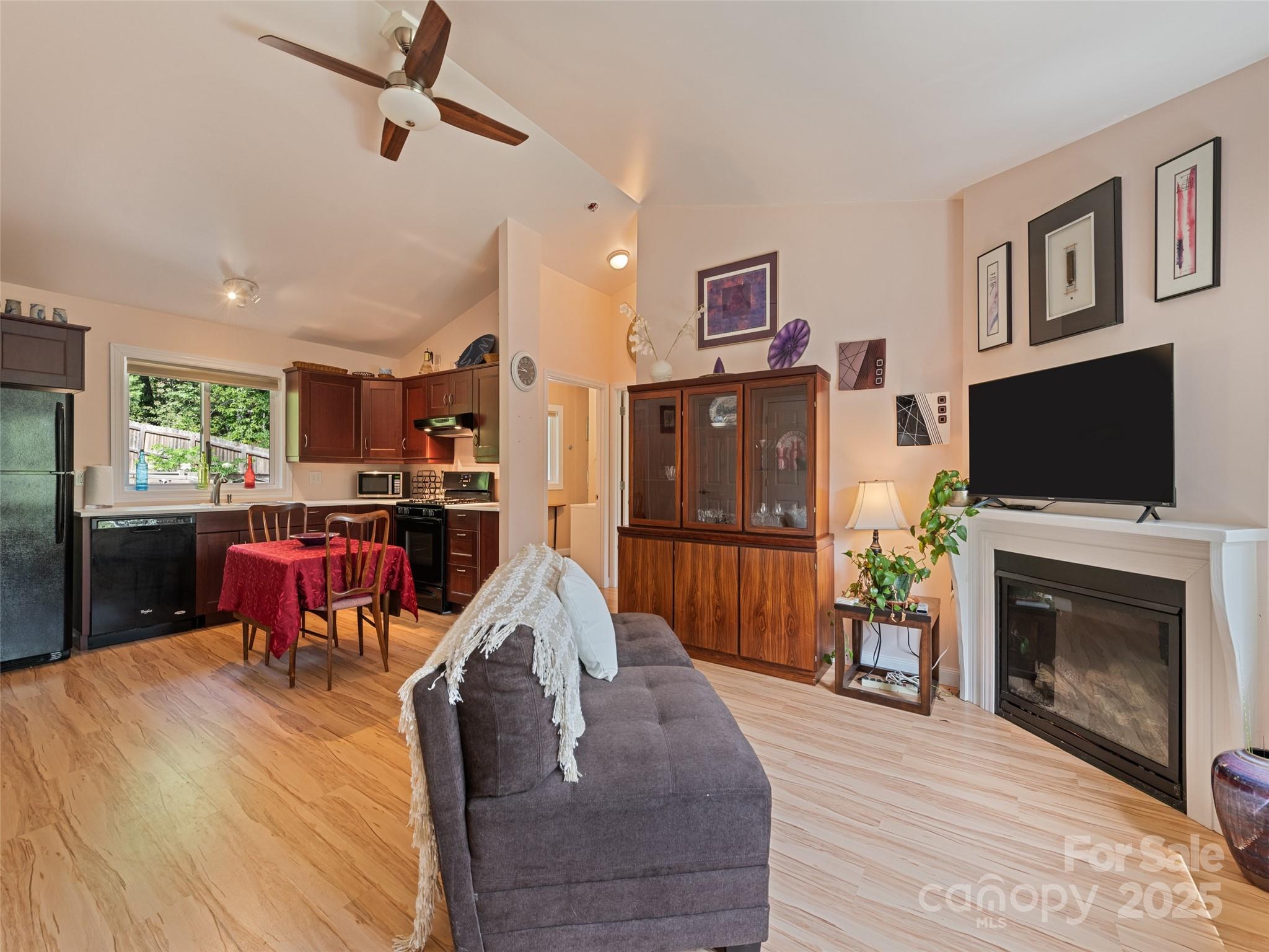 2675 Holbert Cove Road — Saluda