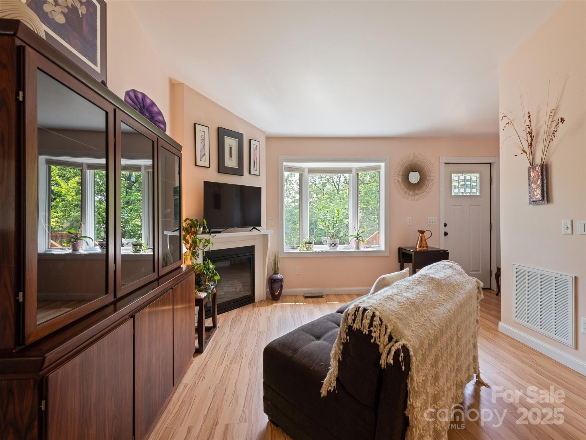 2675 Holbert Cove Road — Saluda