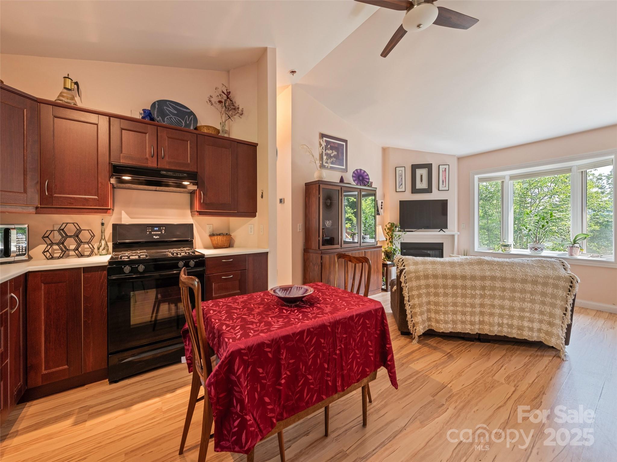 2675 Holbert Cove Road — Saluda