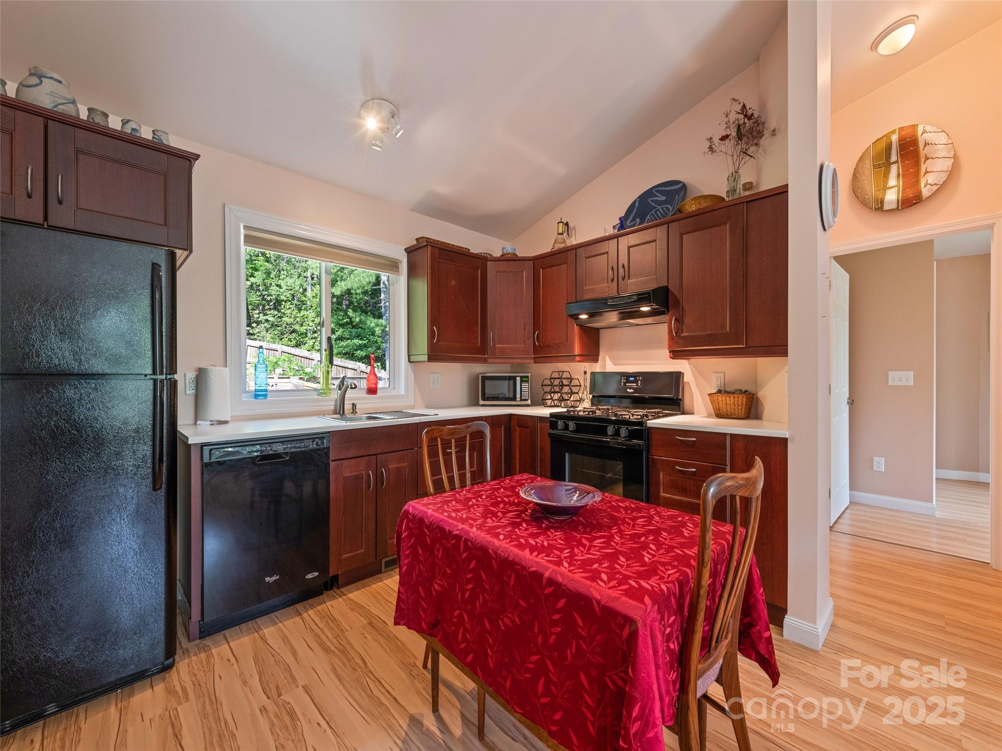 2675 Holbert Cove Road — Saluda