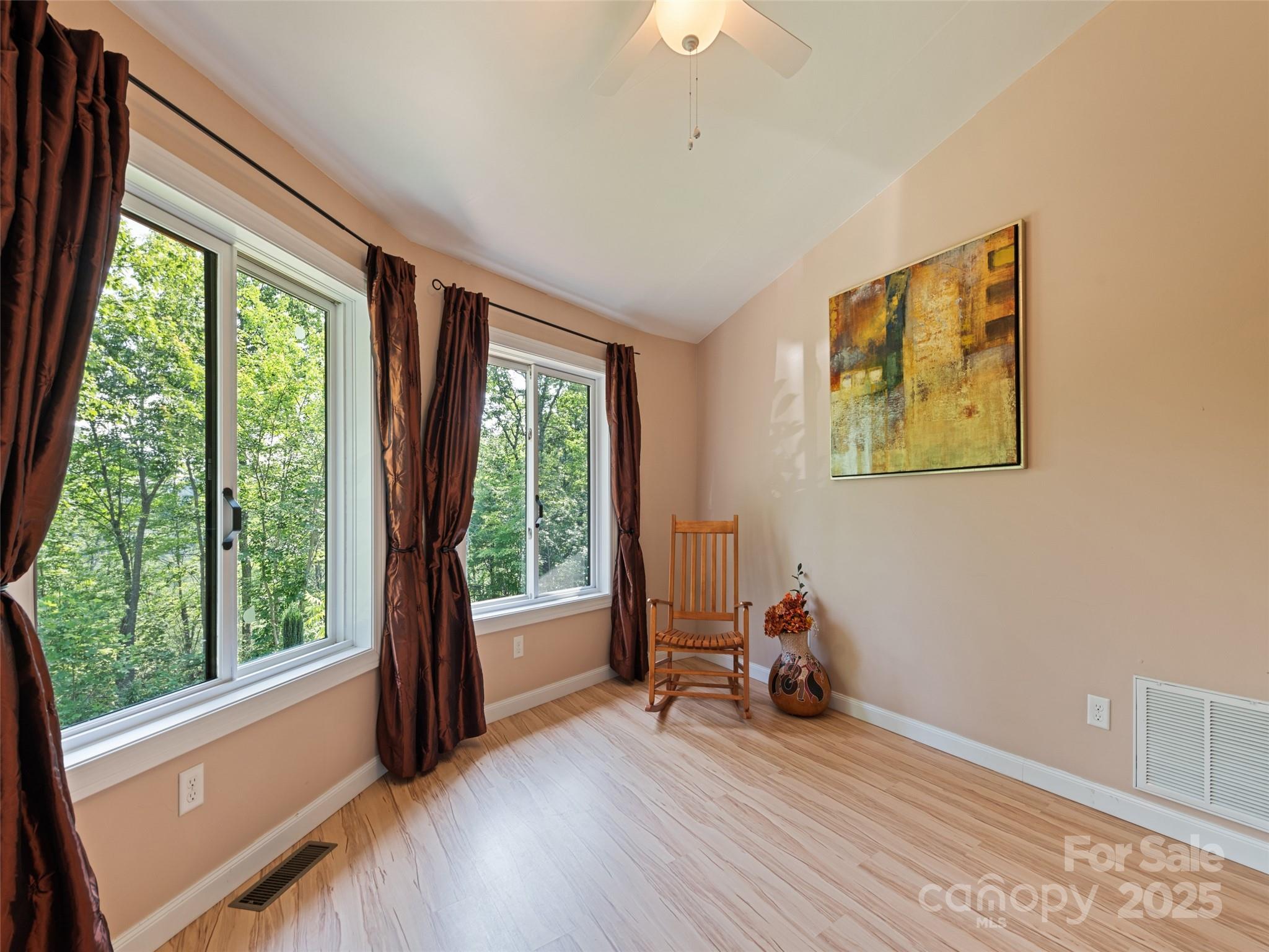2675 Holbert Cove Road — Saluda