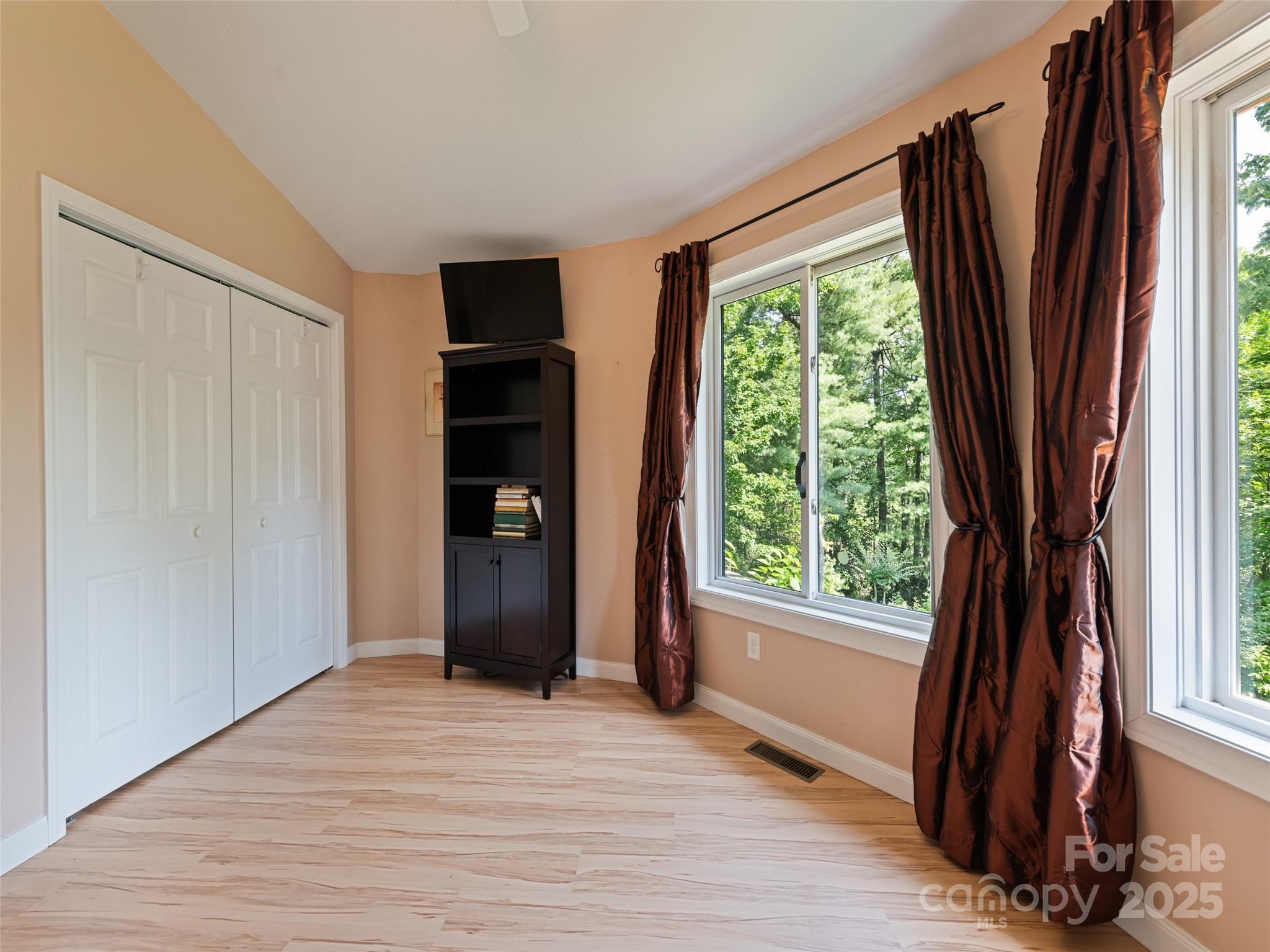 2675 Holbert Cove Road — Saluda
