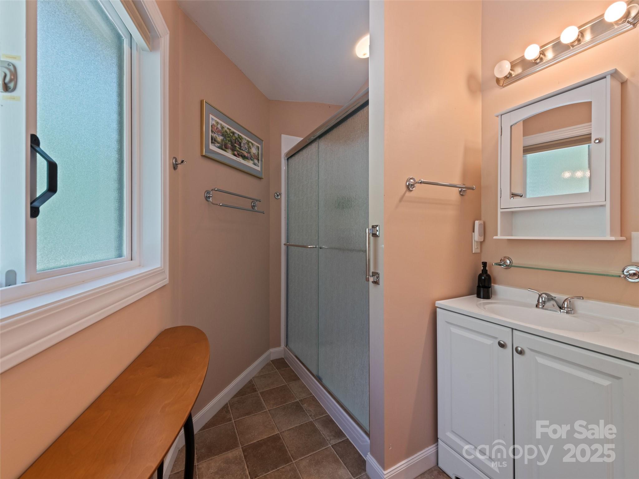 2675 Holbert Cove Road — Saluda