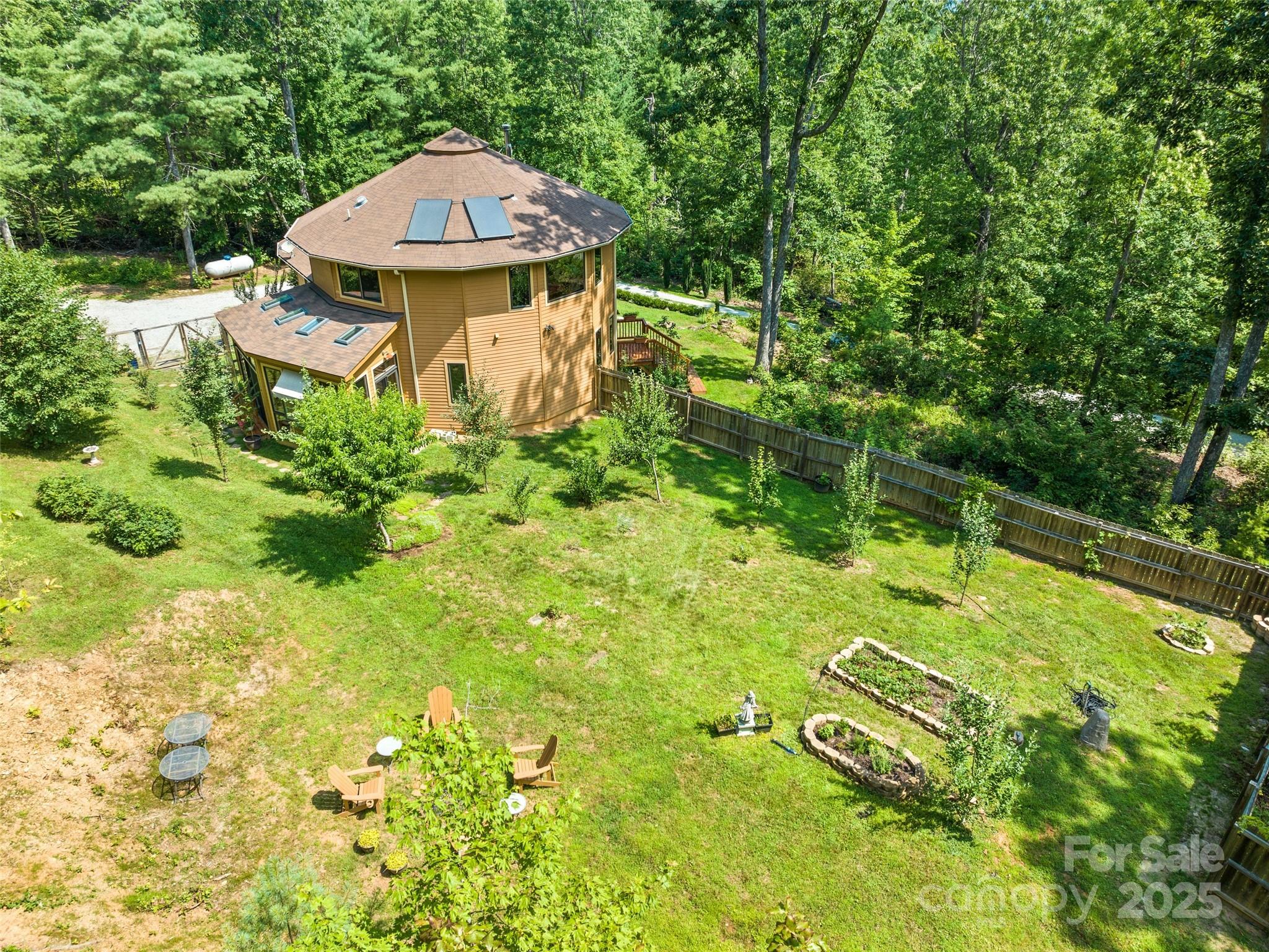 2675 Holbert Cove Road — Saluda