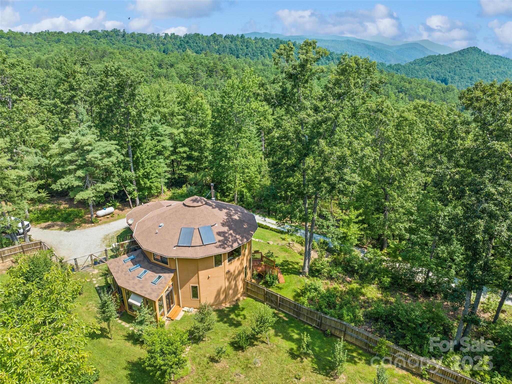 2675 Holbert Cove Road — Saluda