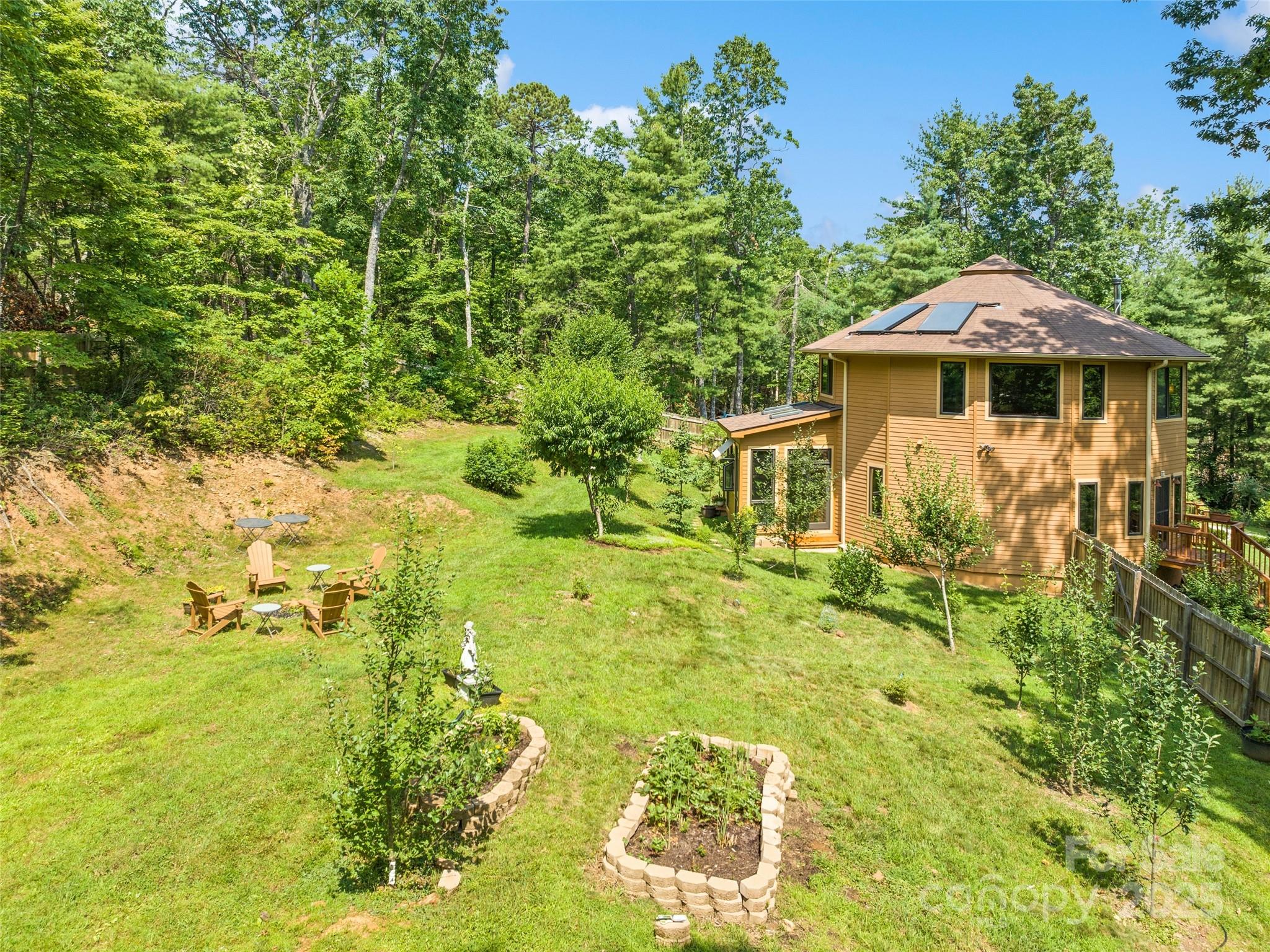 2675 Holbert Cove Road — Saluda