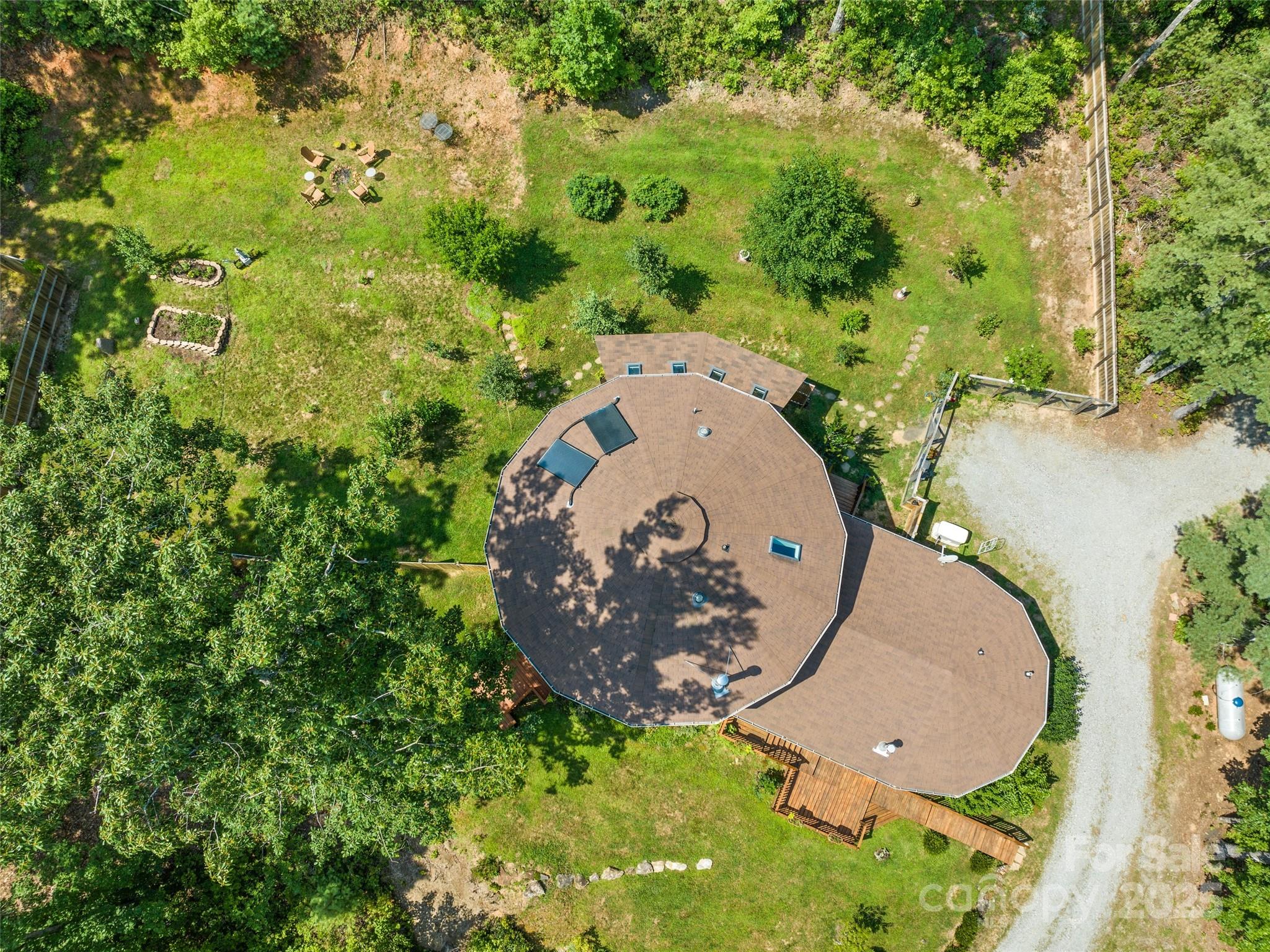 2675 Holbert Cove Road — Saluda