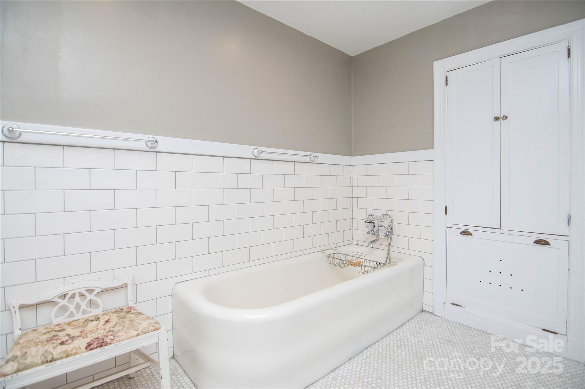 1220 N Piedmont Avenue — Kings Mountain