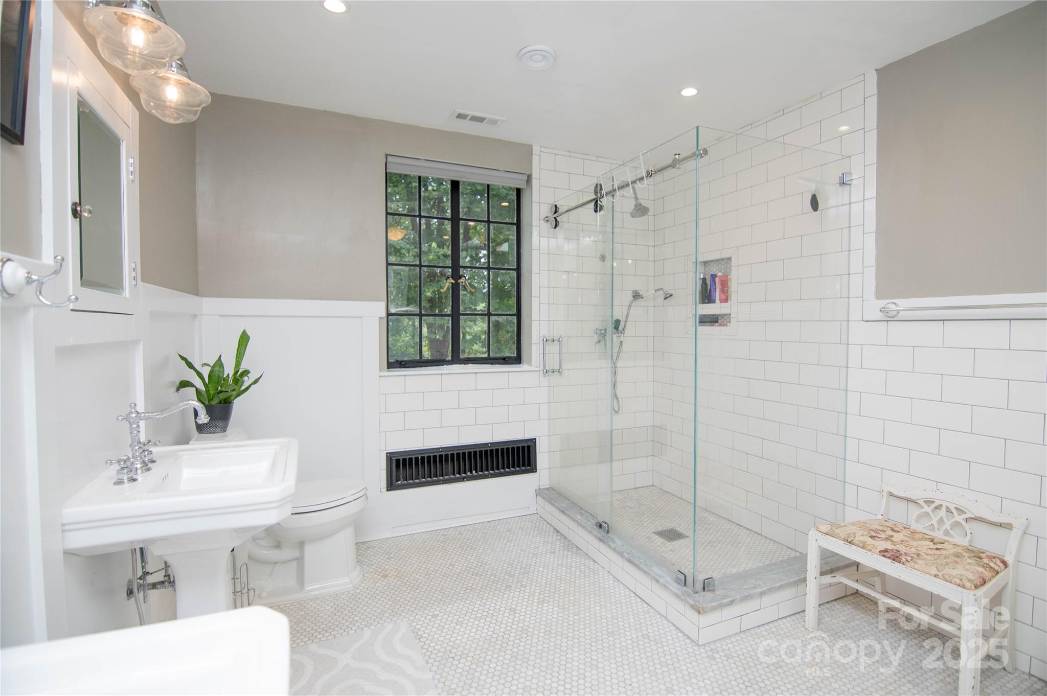 1220 N Piedmont Avenue — Kings Mountain