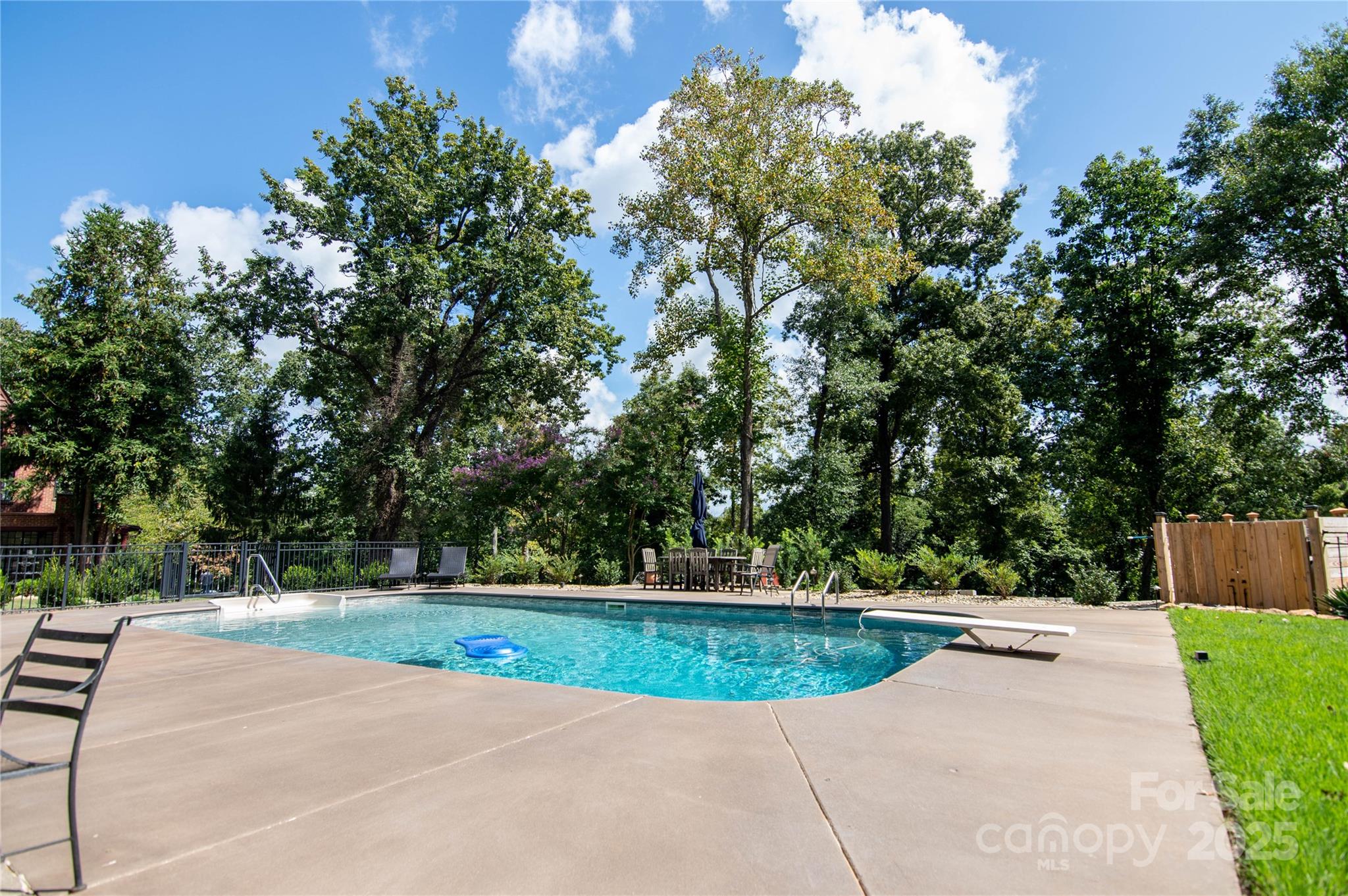 1220 N Piedmont Avenue — Kings Mountain