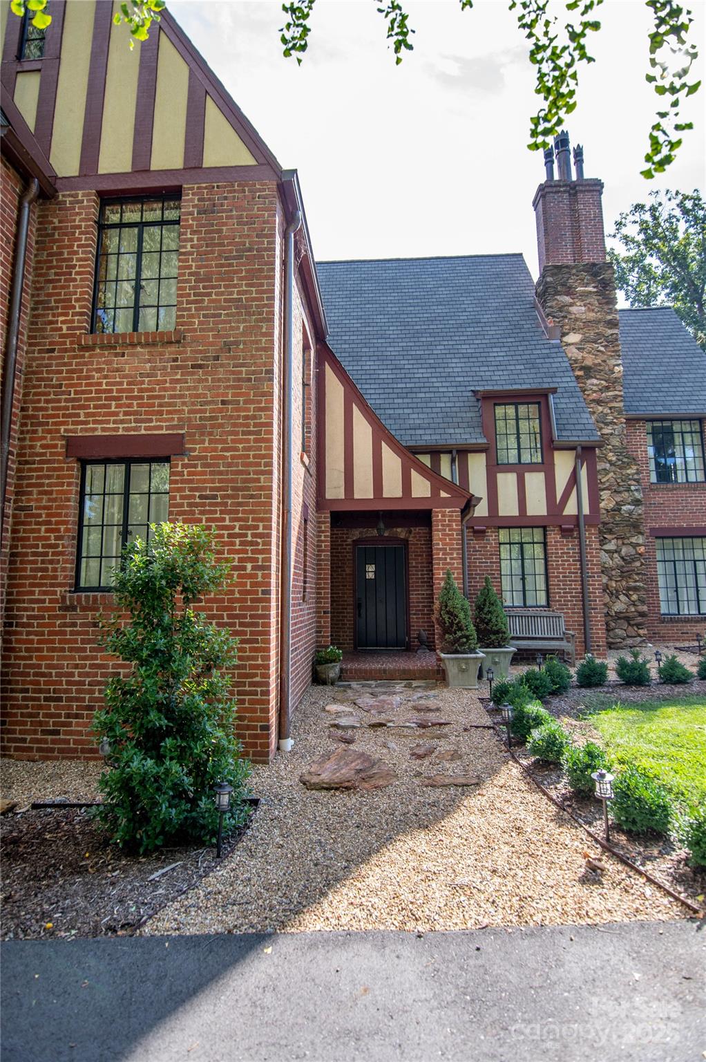 1220 N Piedmont Avenue — Kings Mountain