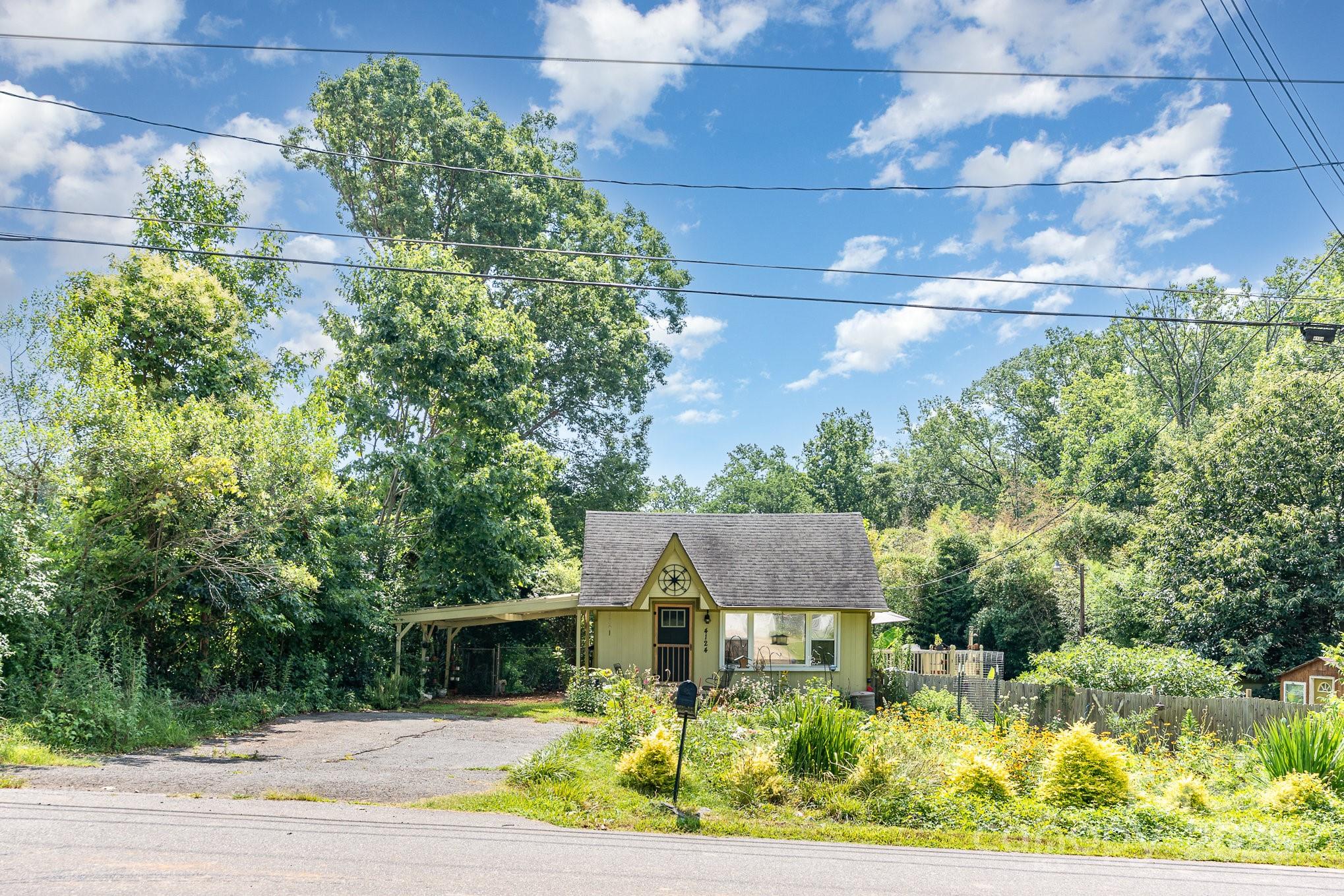 4124 Oakwood Road — Charlotte