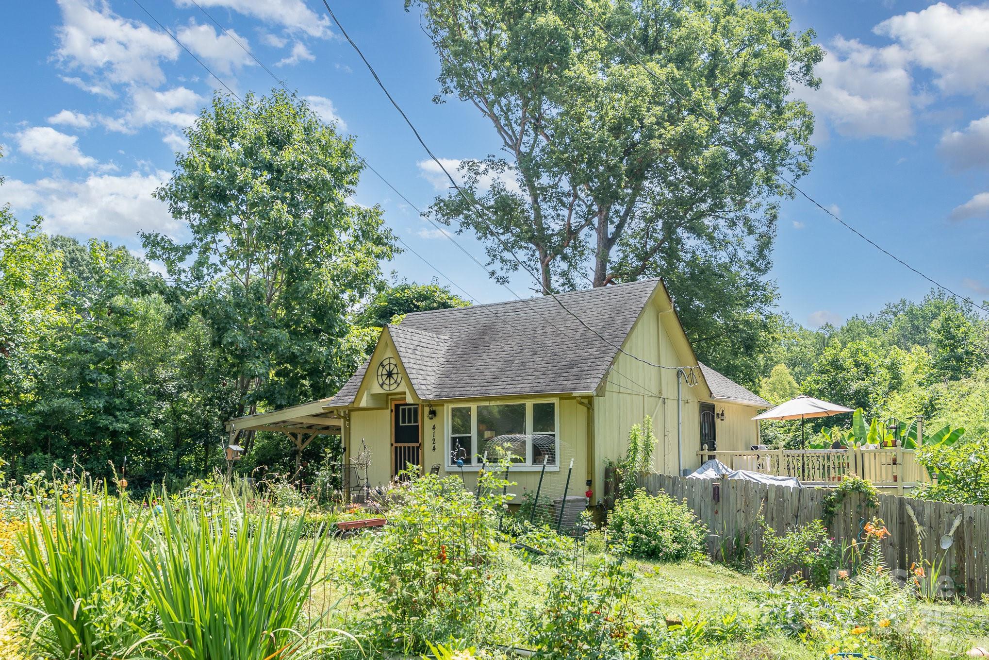 4124 Oakwood Road — Charlotte