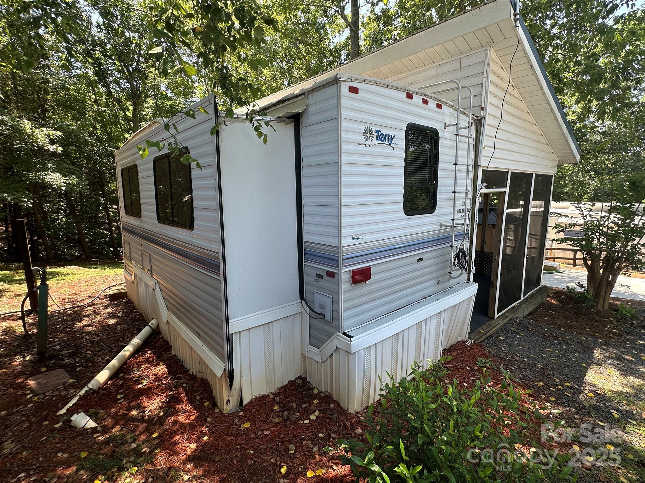 111 Deerfield Drive — New London