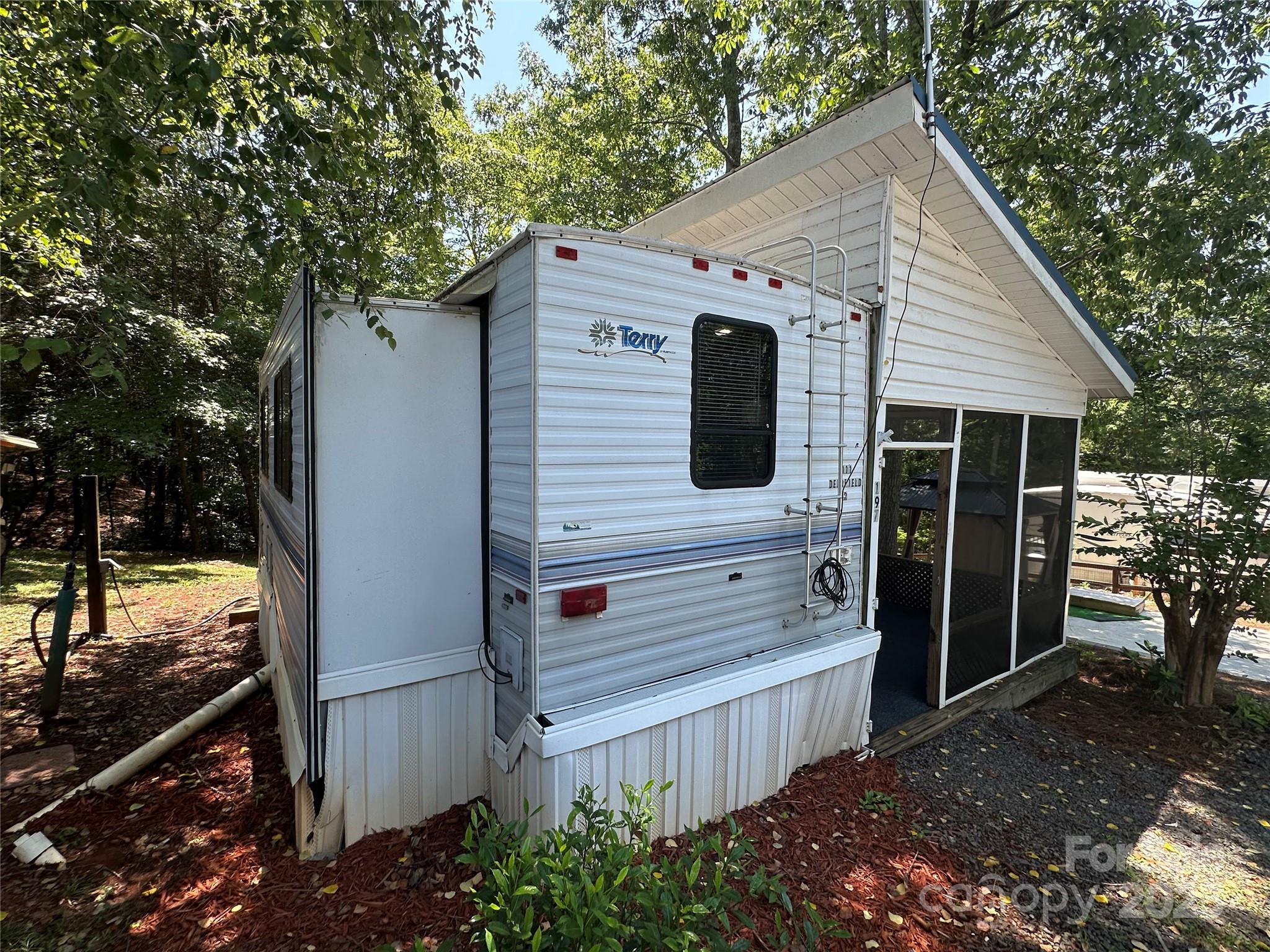 111 Deerfield Drive — New London