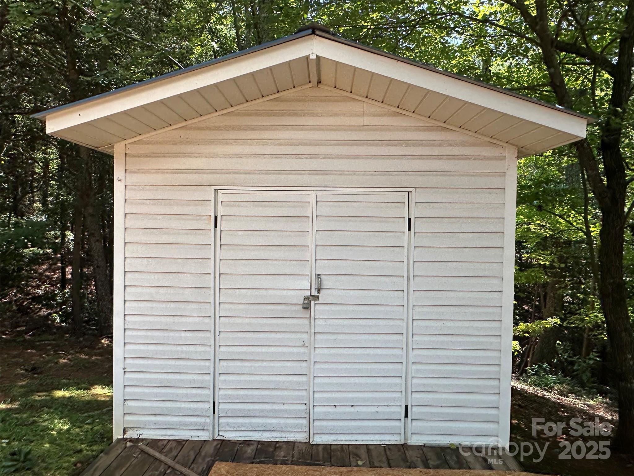 111 Deerfield Drive — New London
