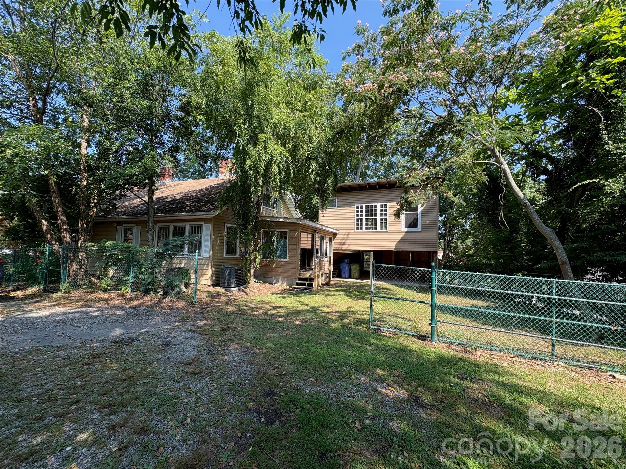 40 Brownwood Avenue — Asheville