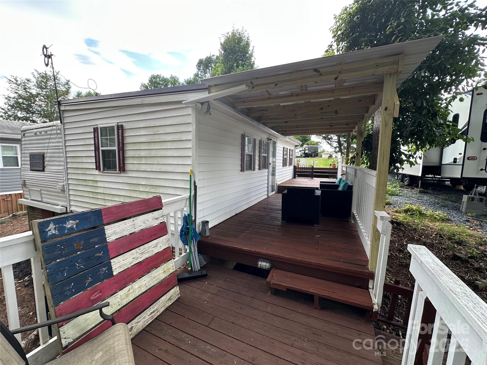 105 Marina Lane — New London