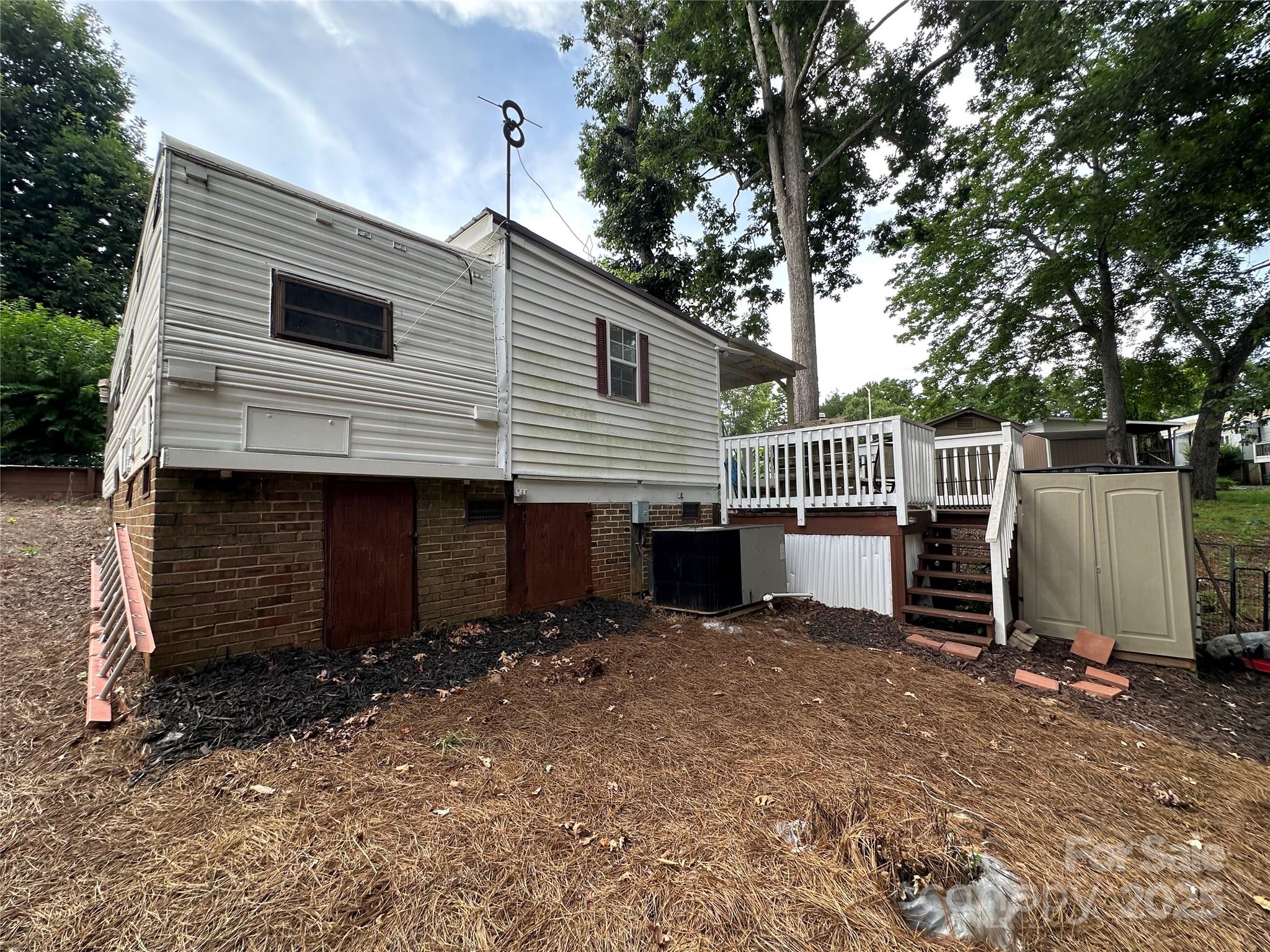 105 Marina Lane — New London
