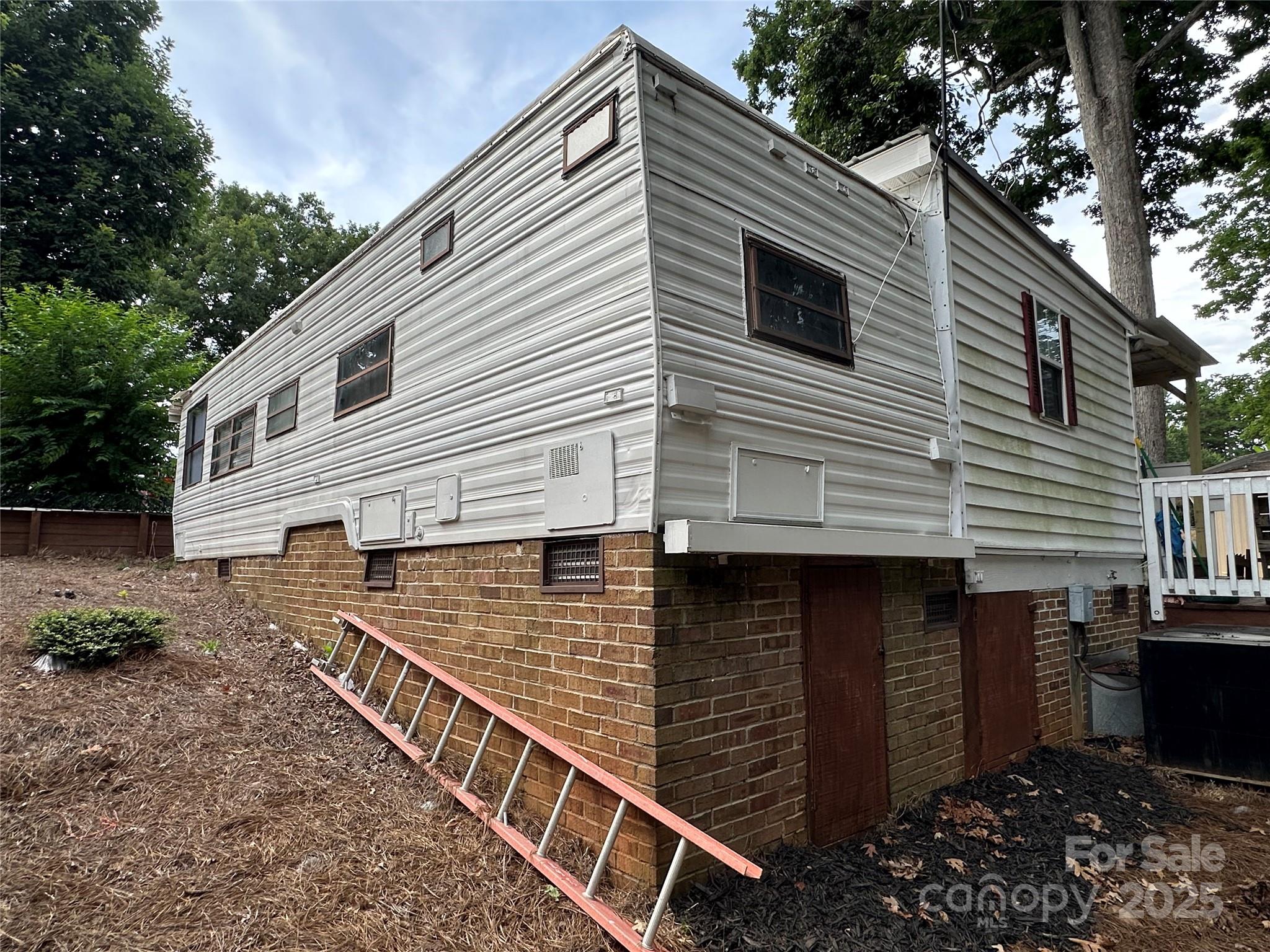 105 Marina Lane — New London