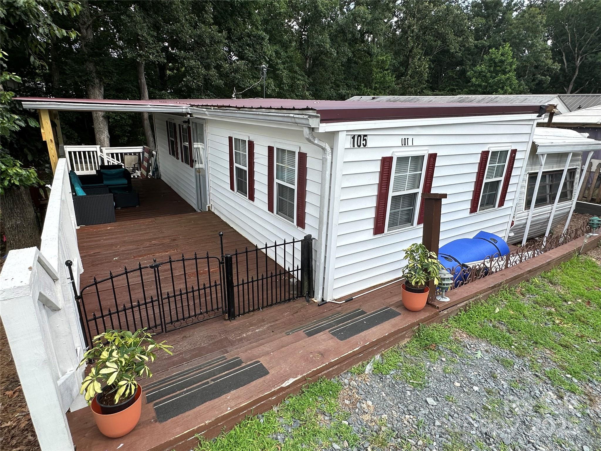 105 Marina Lane — New London