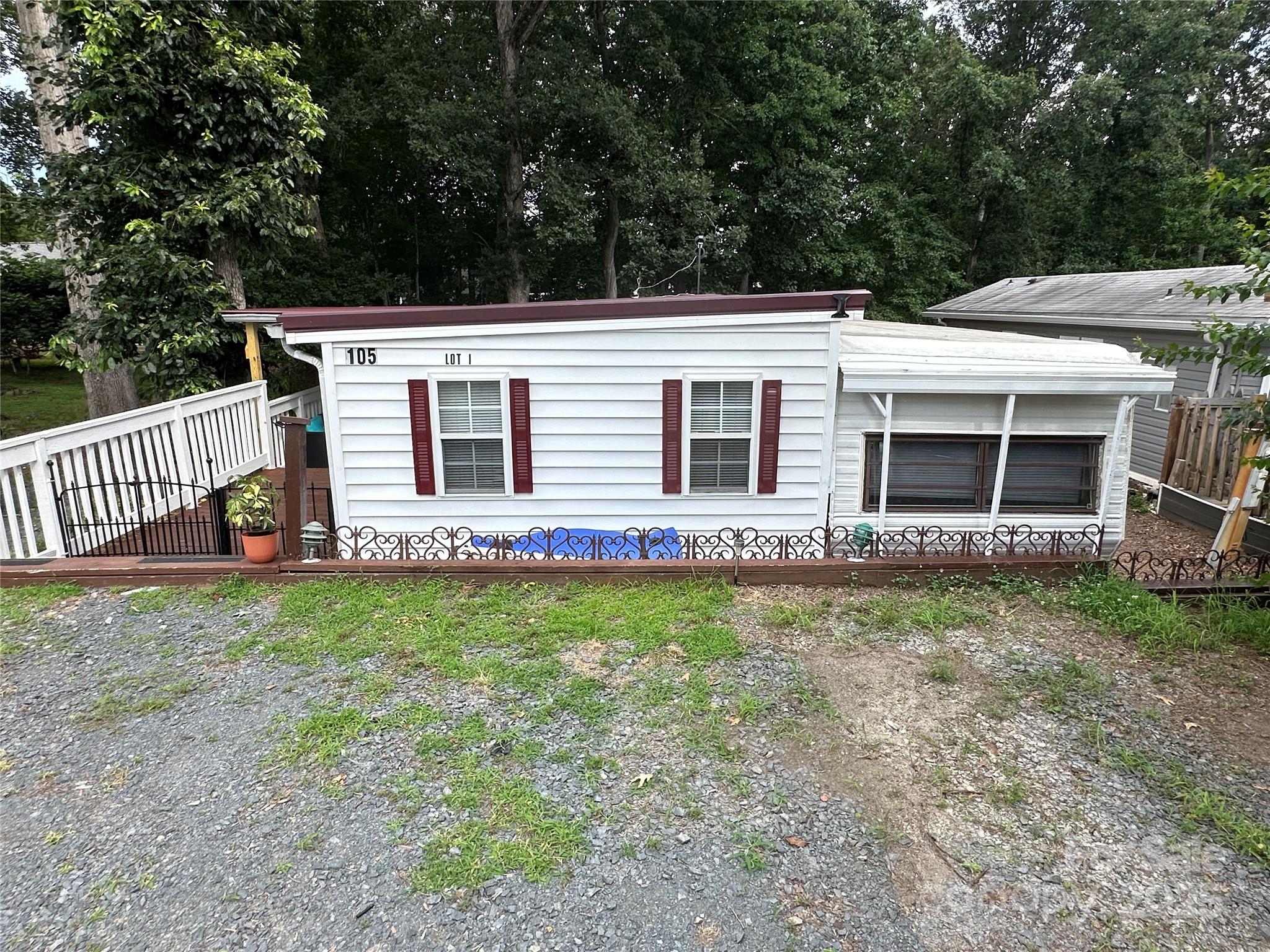 105 Marina Lane — New London