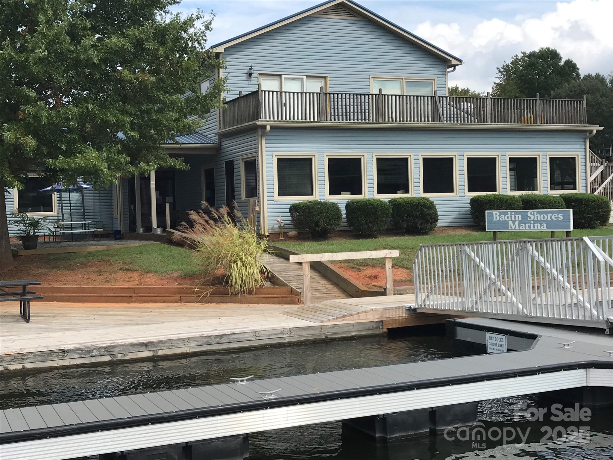 105 Marina Lane — New London