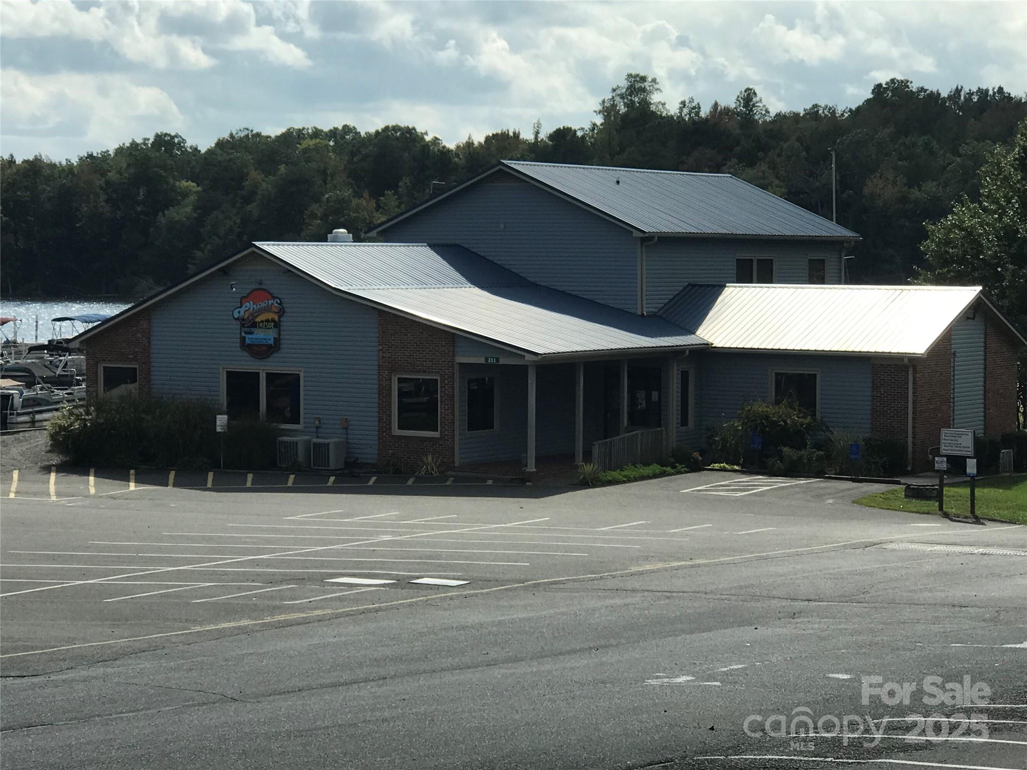 105 Marina Lane — New London