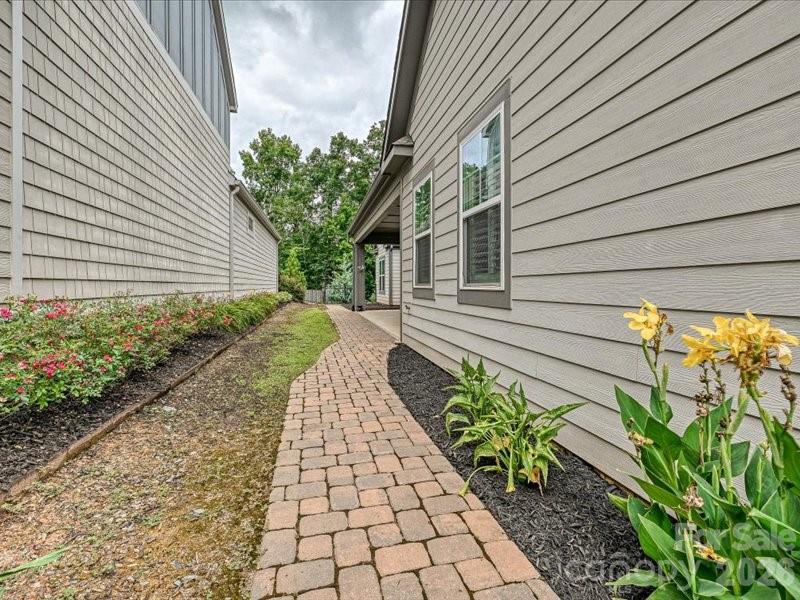 2034 Laney Pond Road — Matthews