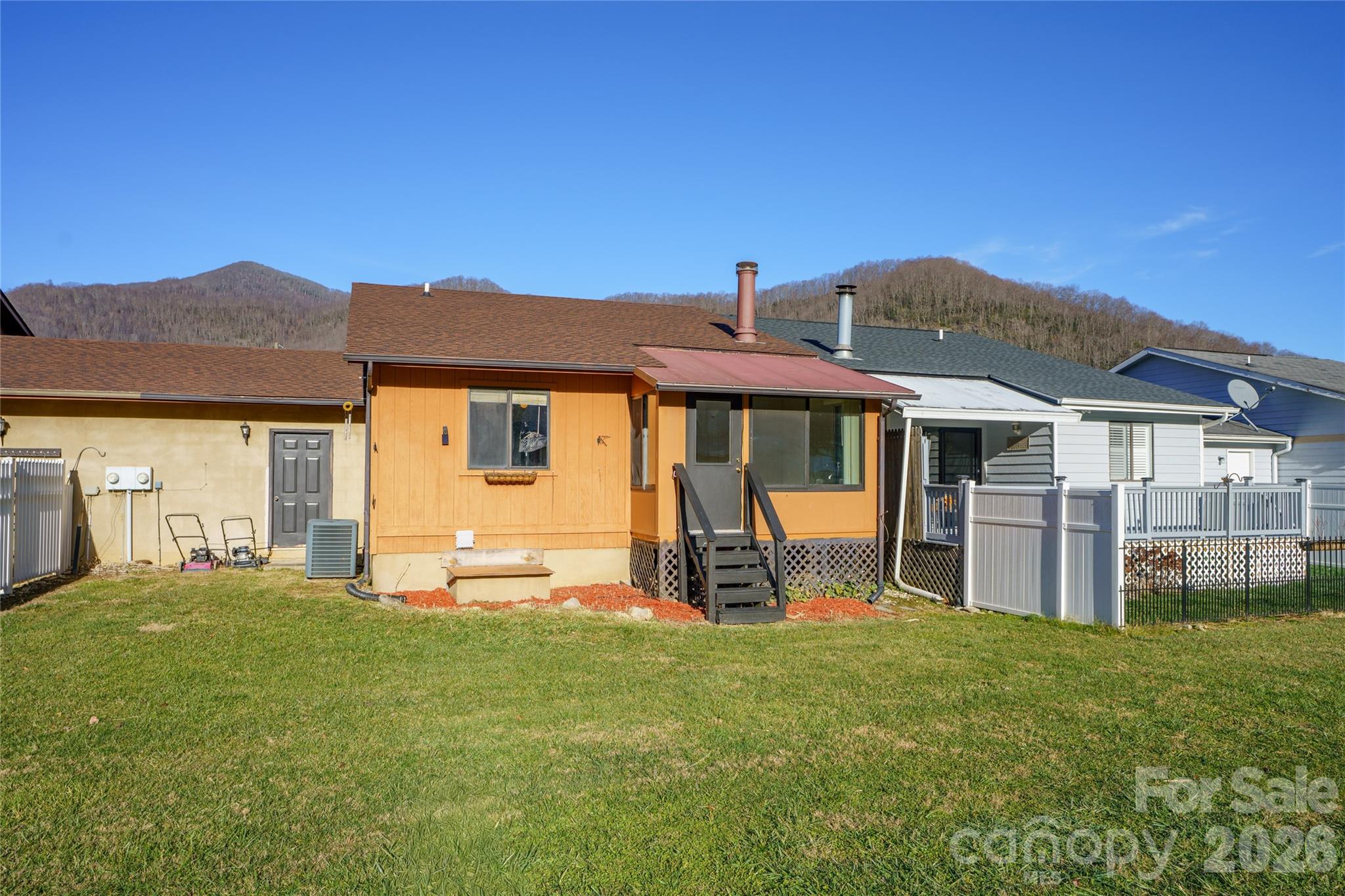 94 Market Street — Maggie Valley