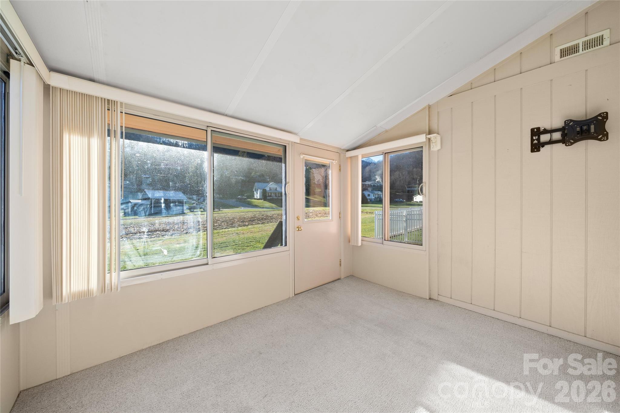 94 Market Street — Maggie Valley