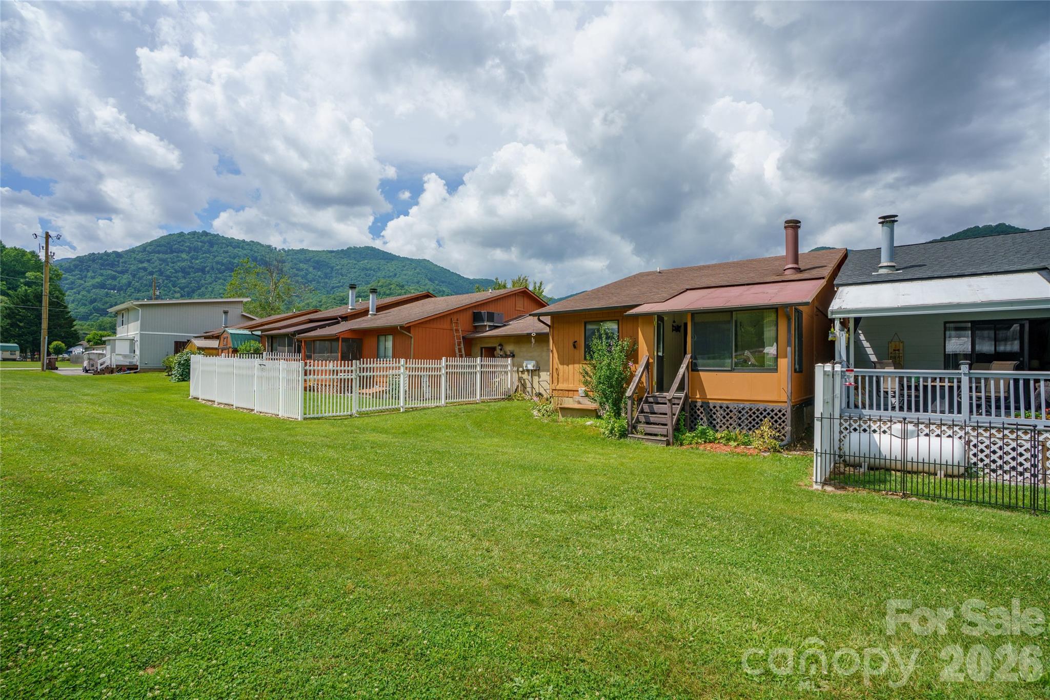 94 Market Street — Maggie Valley