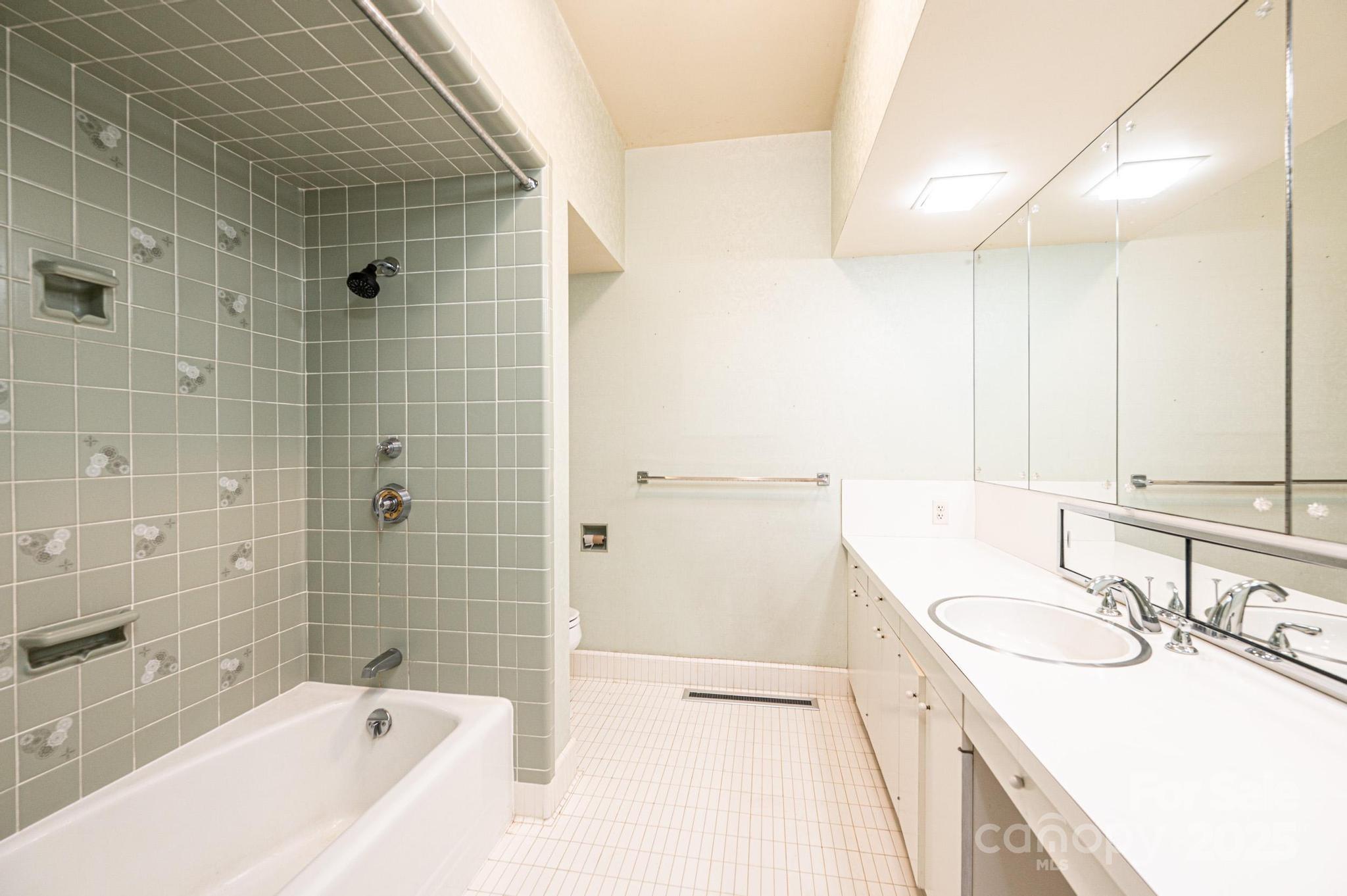 153 Hillhaven Place SE — Lenoir
