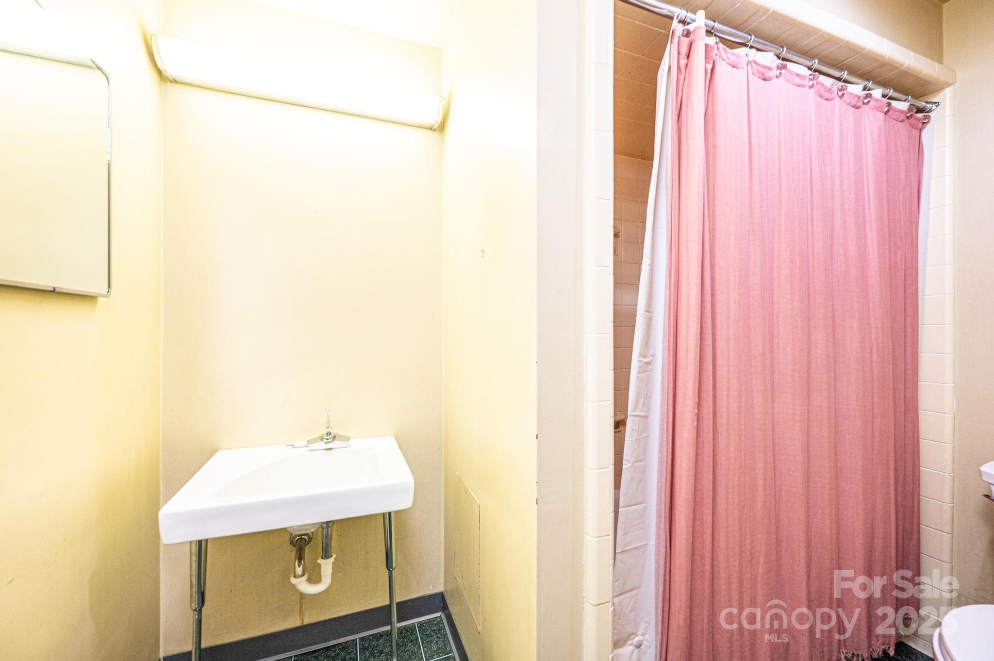 153 Hillhaven Place SE — Lenoir