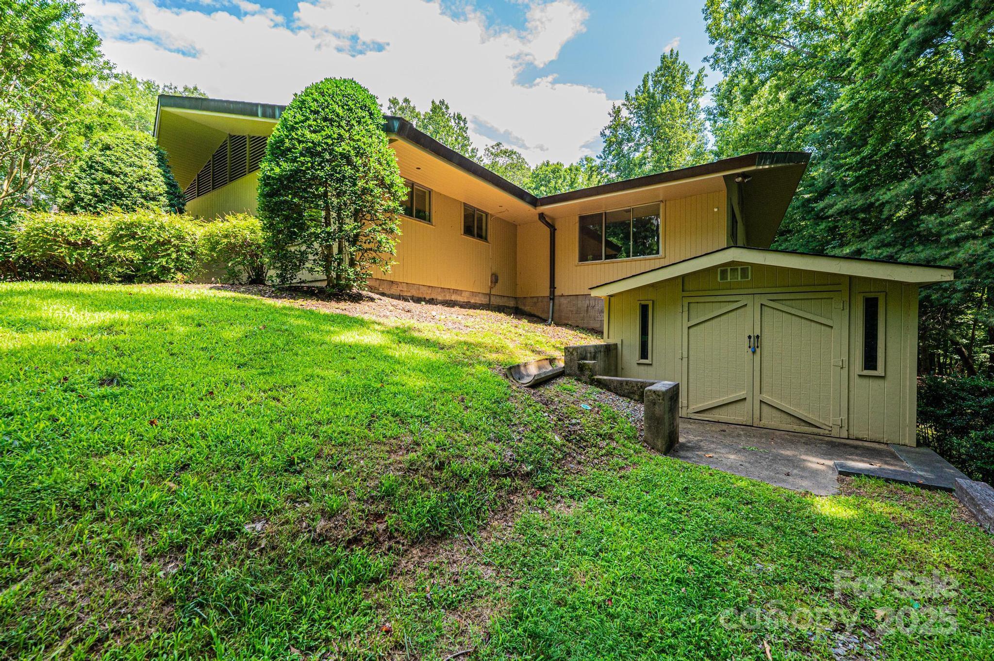 153 Hillhaven Place SE — Lenoir