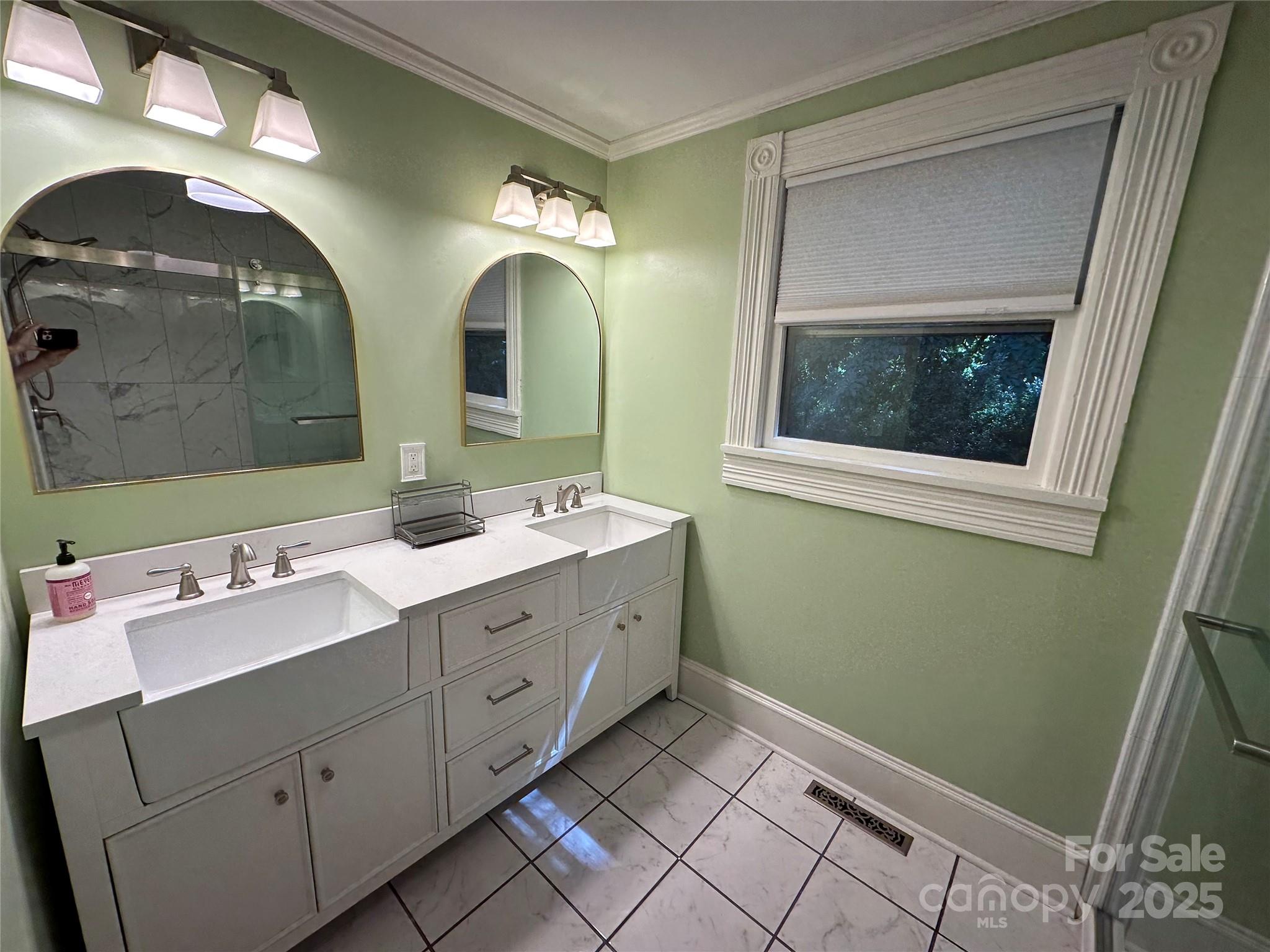 115 E Steele Street — Salisbury