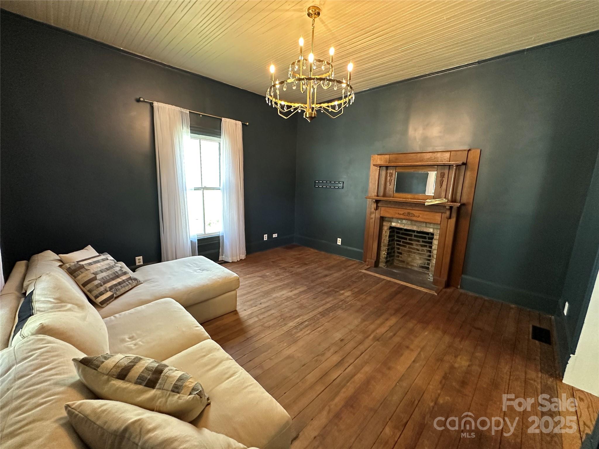 115 E Steele Street — Salisbury