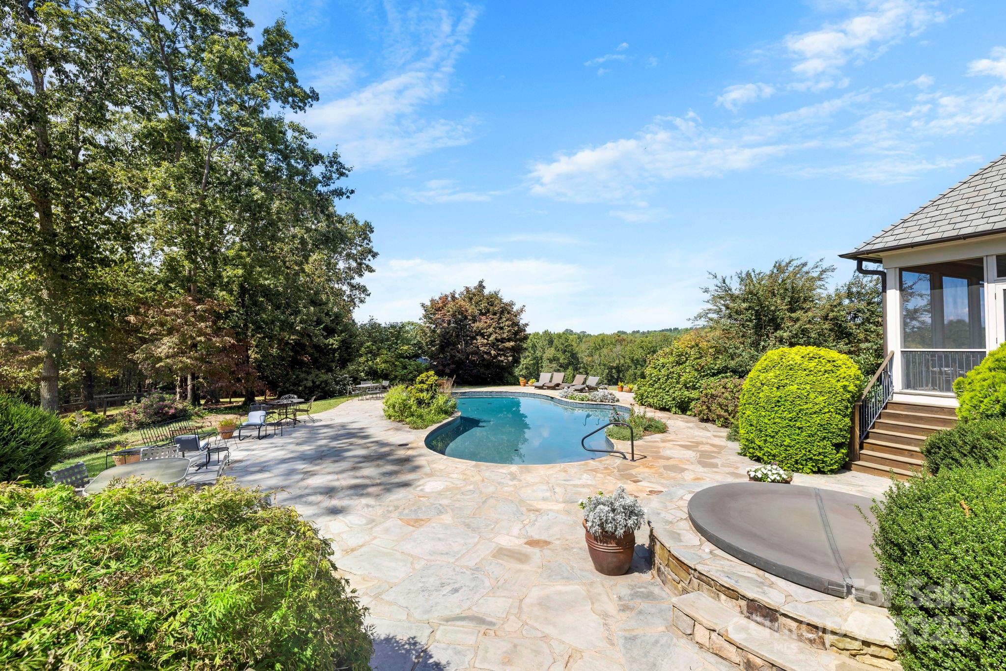 650 Golf Course Road — Columbus