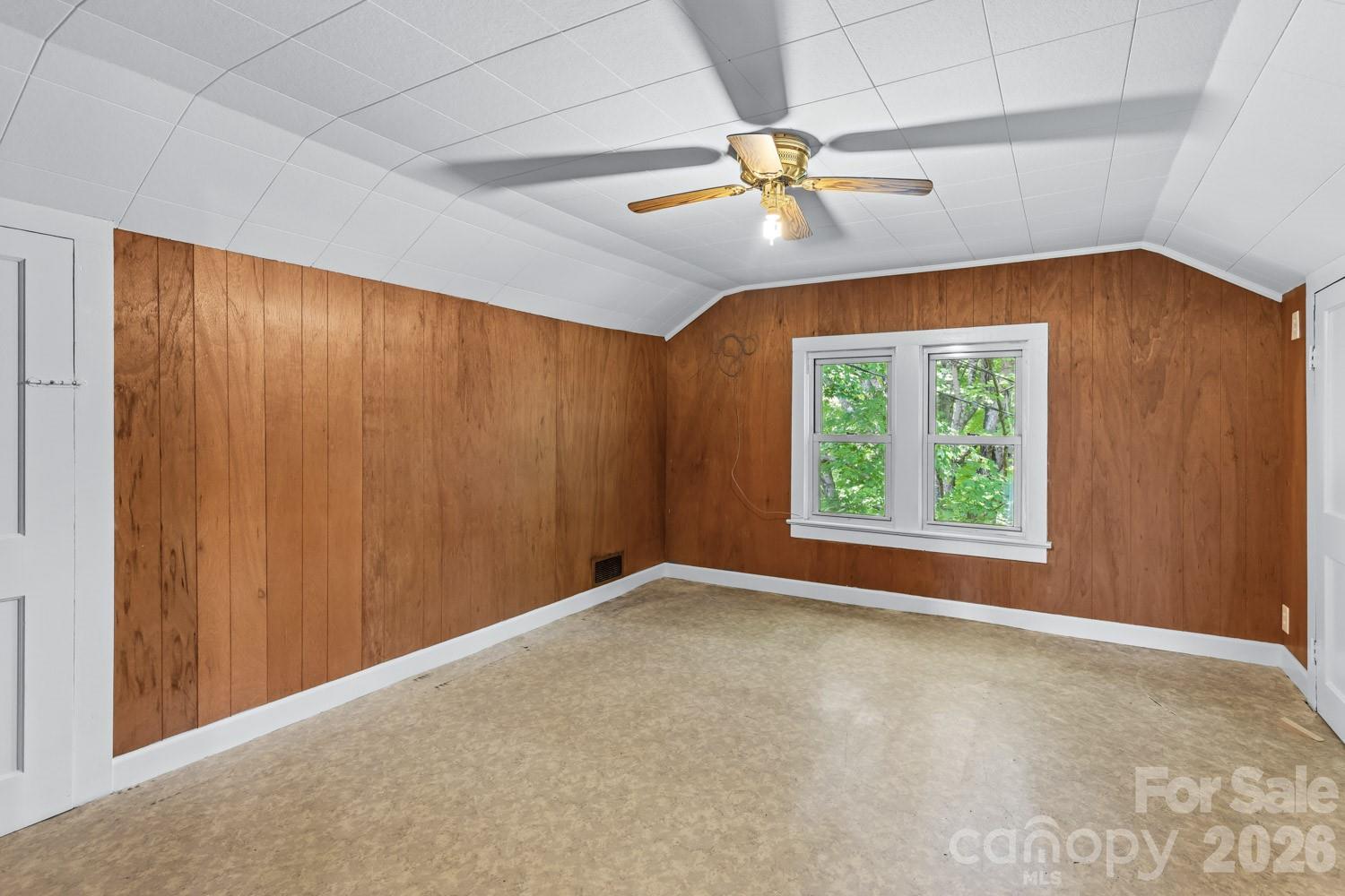 160 Mclean Road — Weaverville