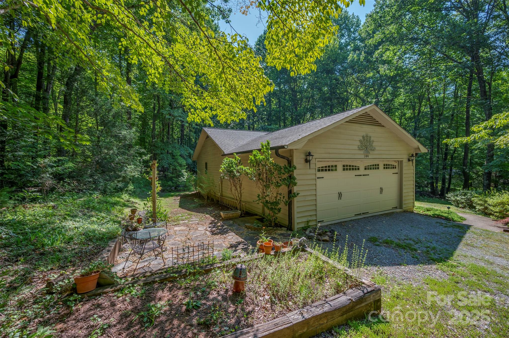144 Beechwood Drive — Columbus