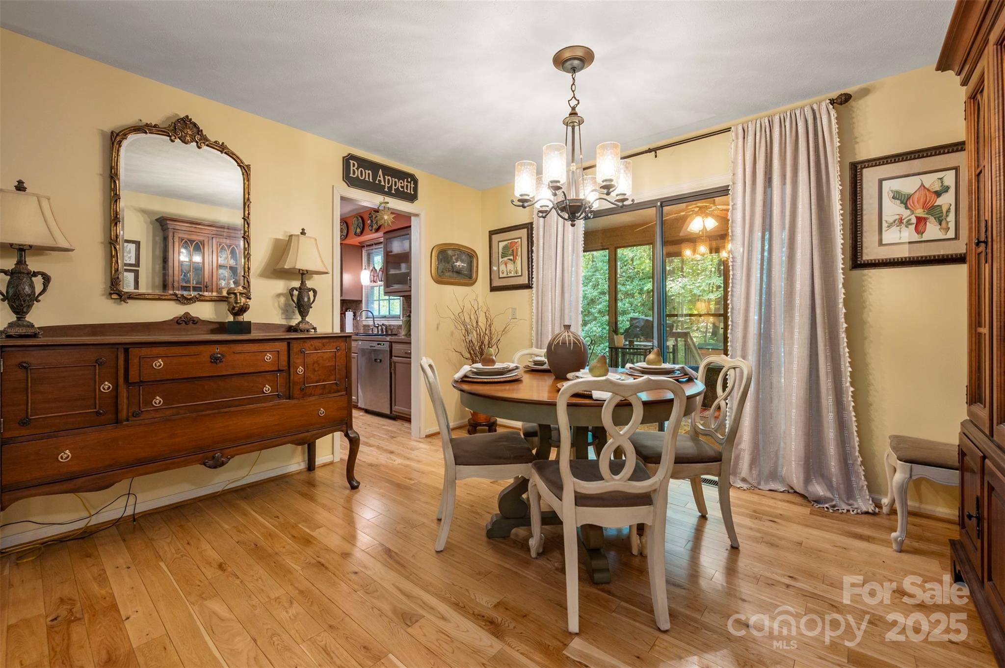 144 Beechwood Drive — Columbus