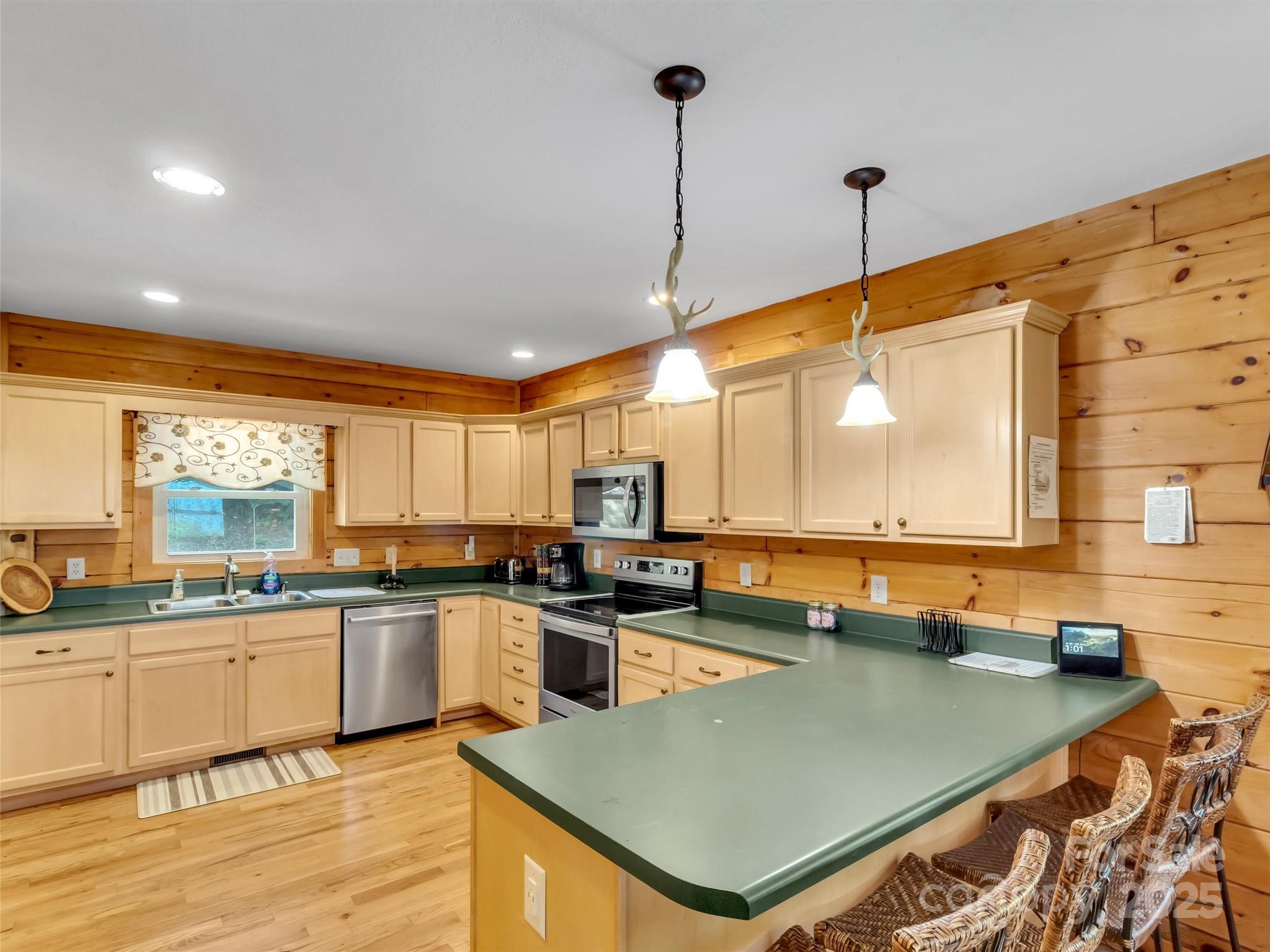 1064 Point Of View Drive — Waynesville