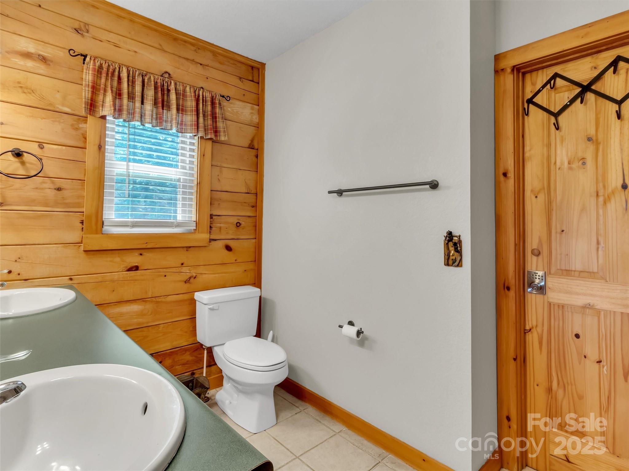 1064 Point Of View Drive — Waynesville