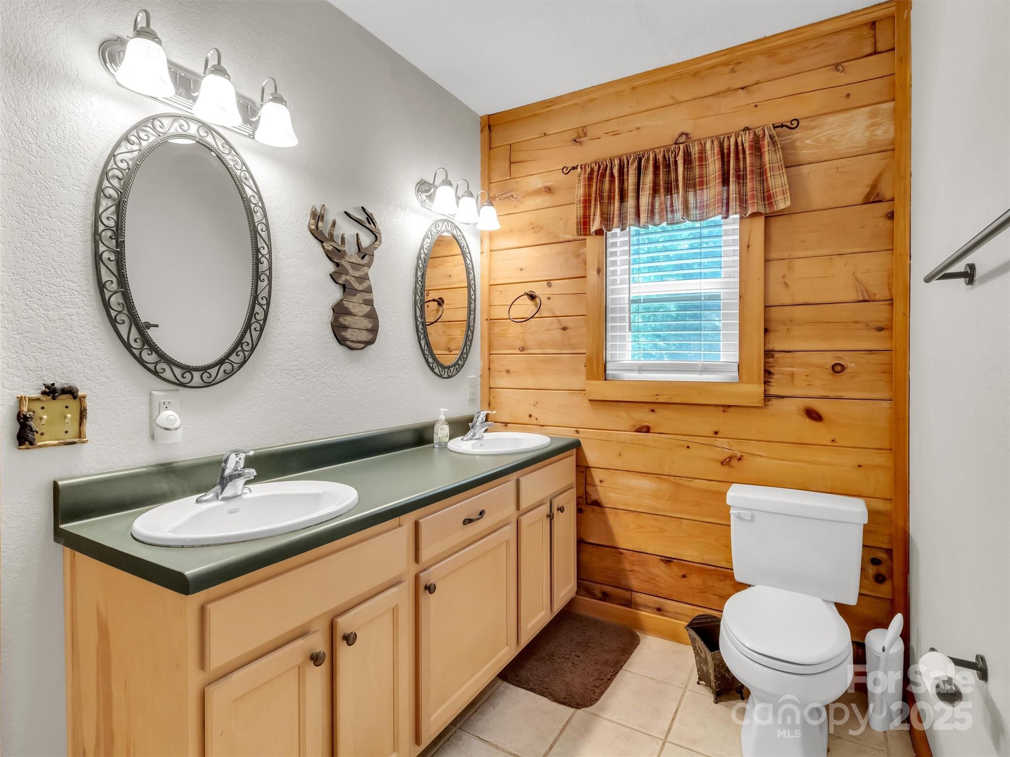 1064 Point Of View Drive — Waynesville