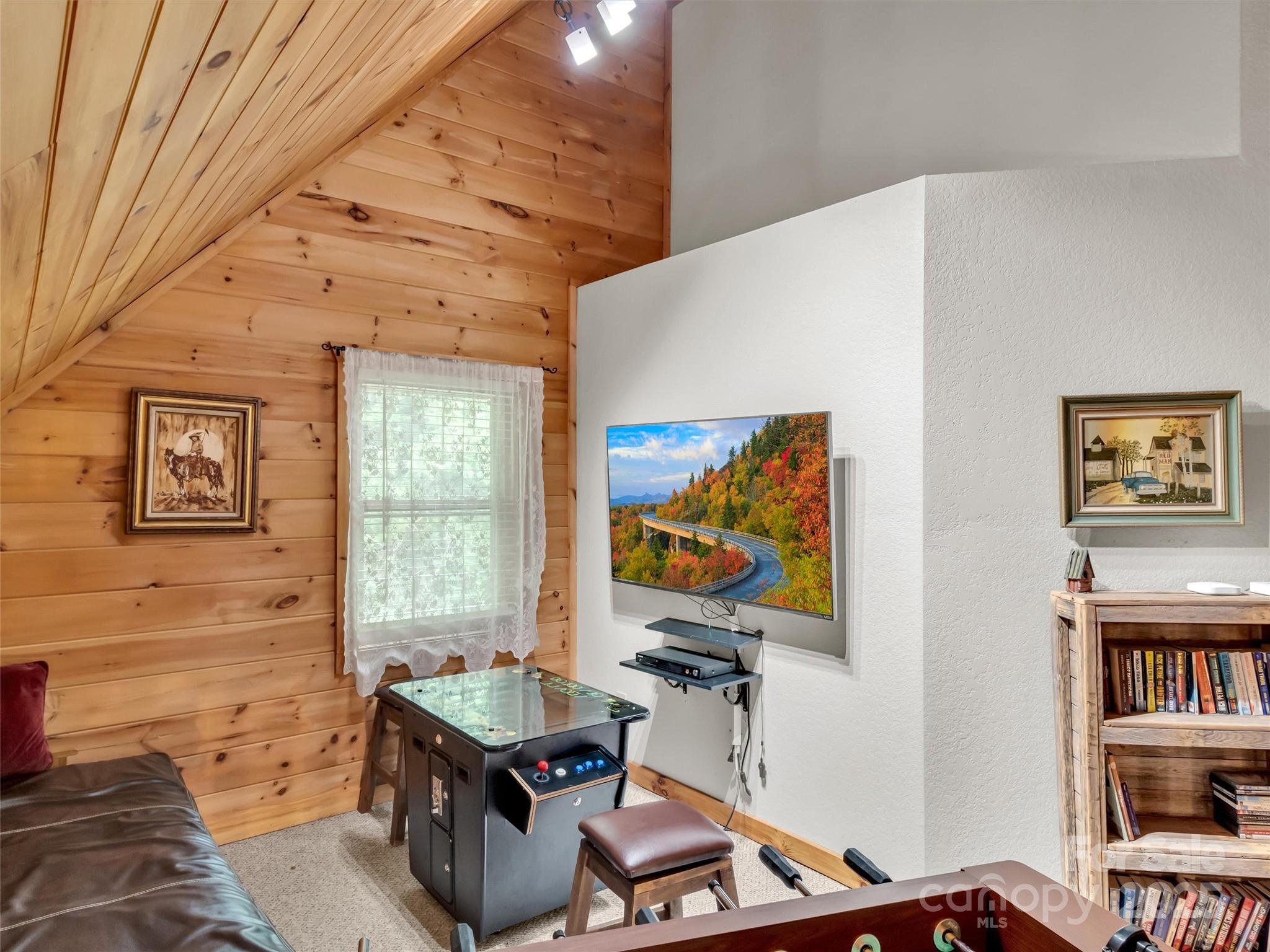 1064 Point Of View Drive — Waynesville