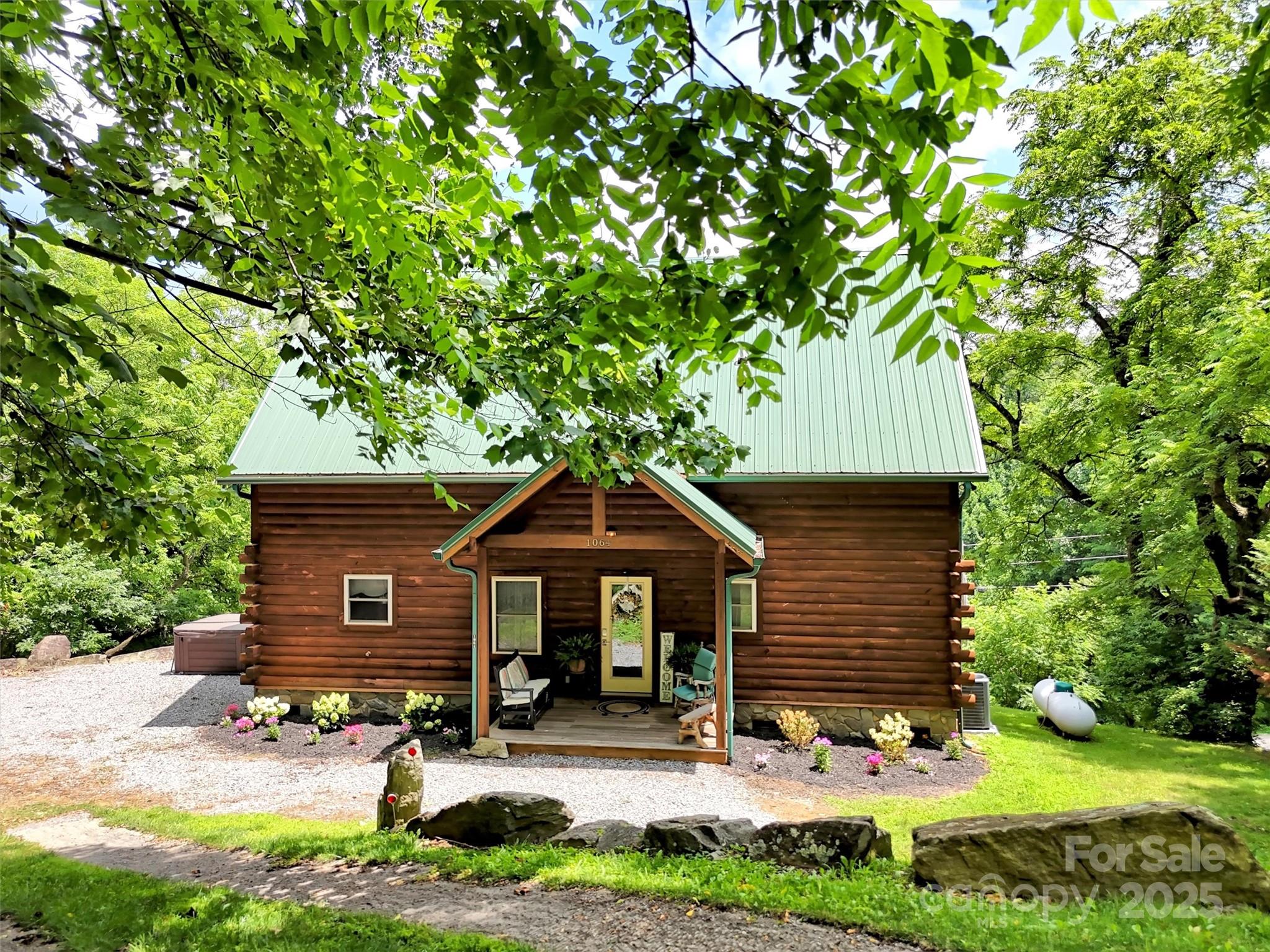 1064 Point Of View Drive — Waynesville