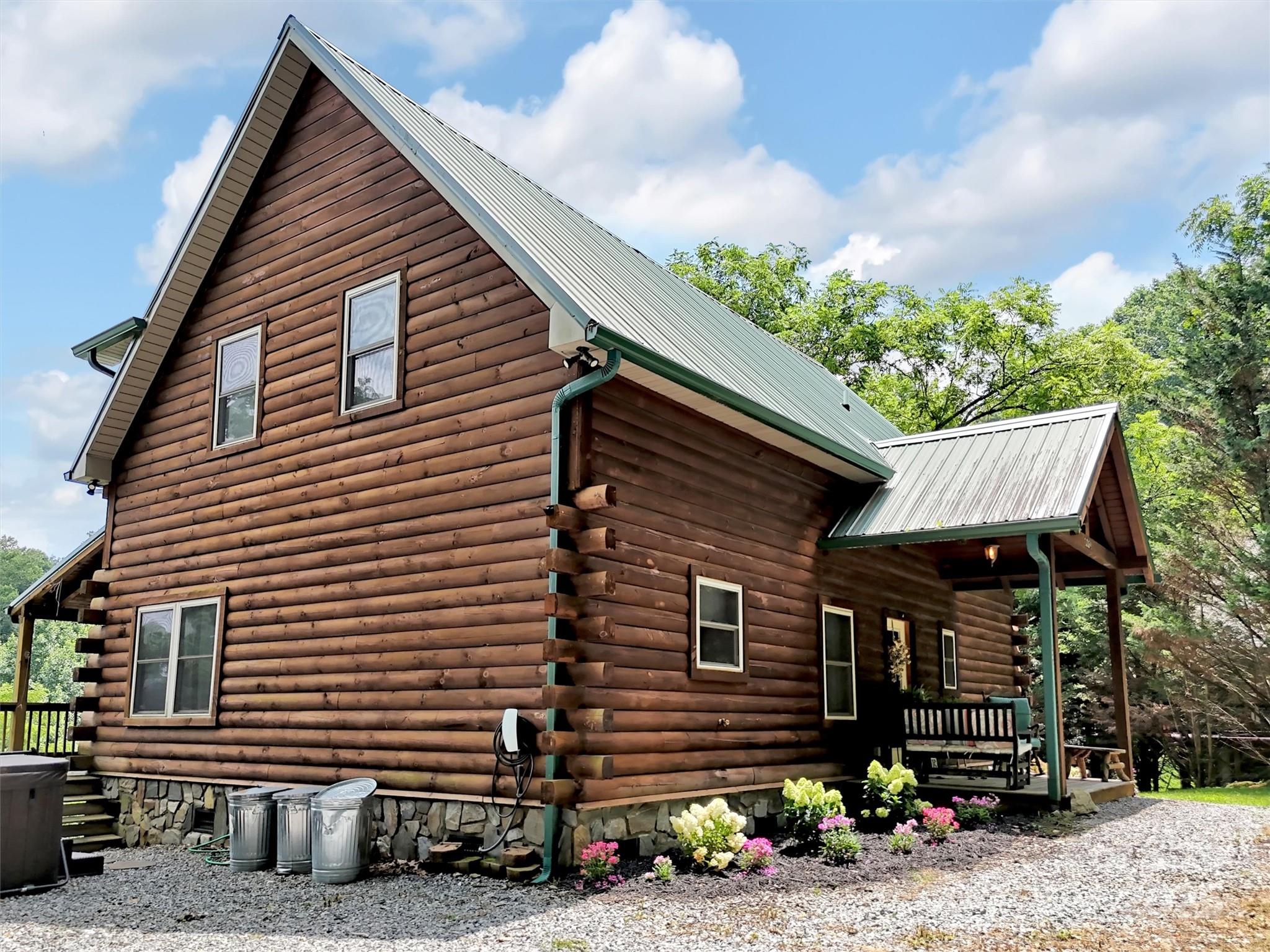 1064 Point Of View Drive — Waynesville