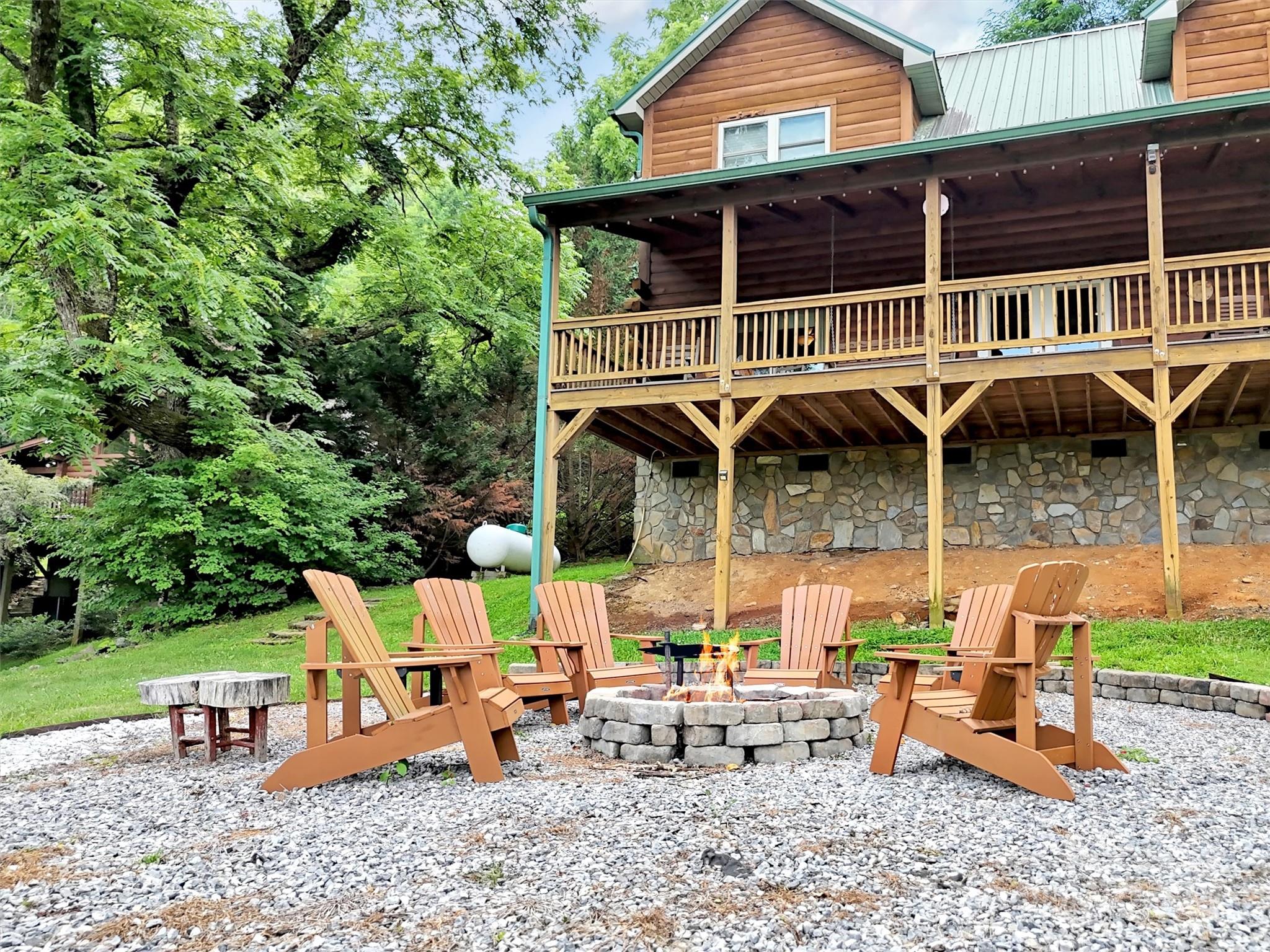 1064 Point Of View Drive — Waynesville